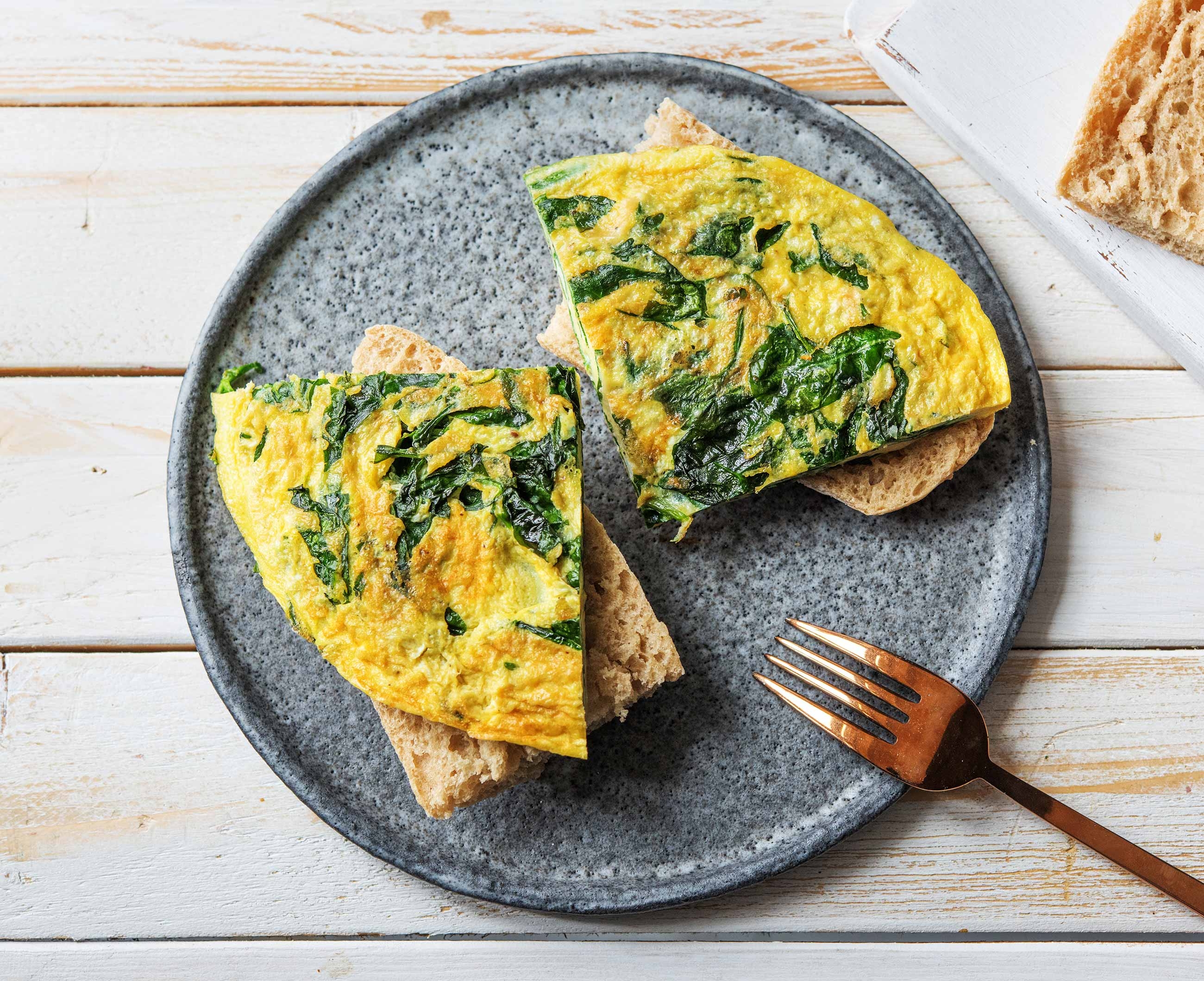 Baguette à l’épeautre chaude, omelette épinards-fromage