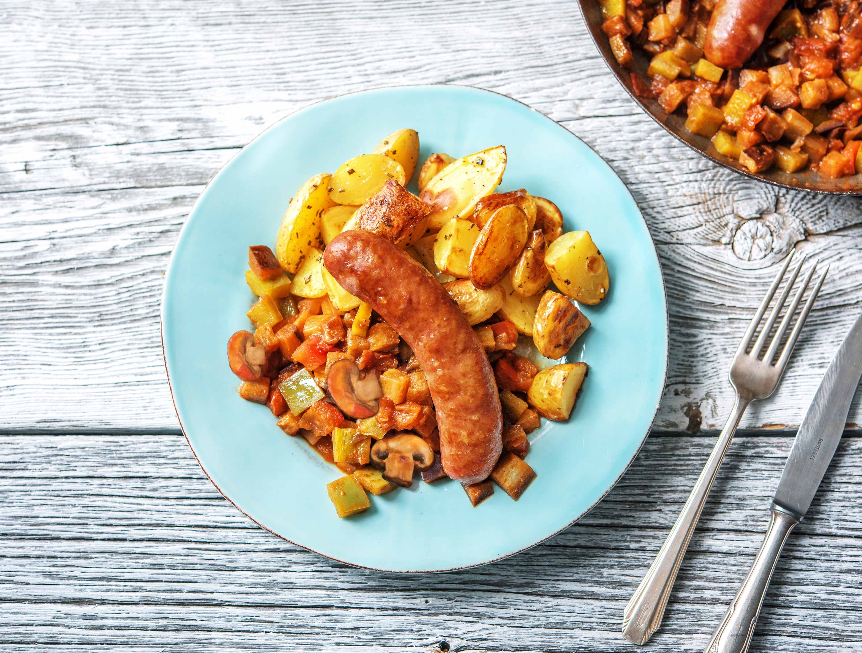 Saucisse de boeuf avec grenailles et potée de légumes