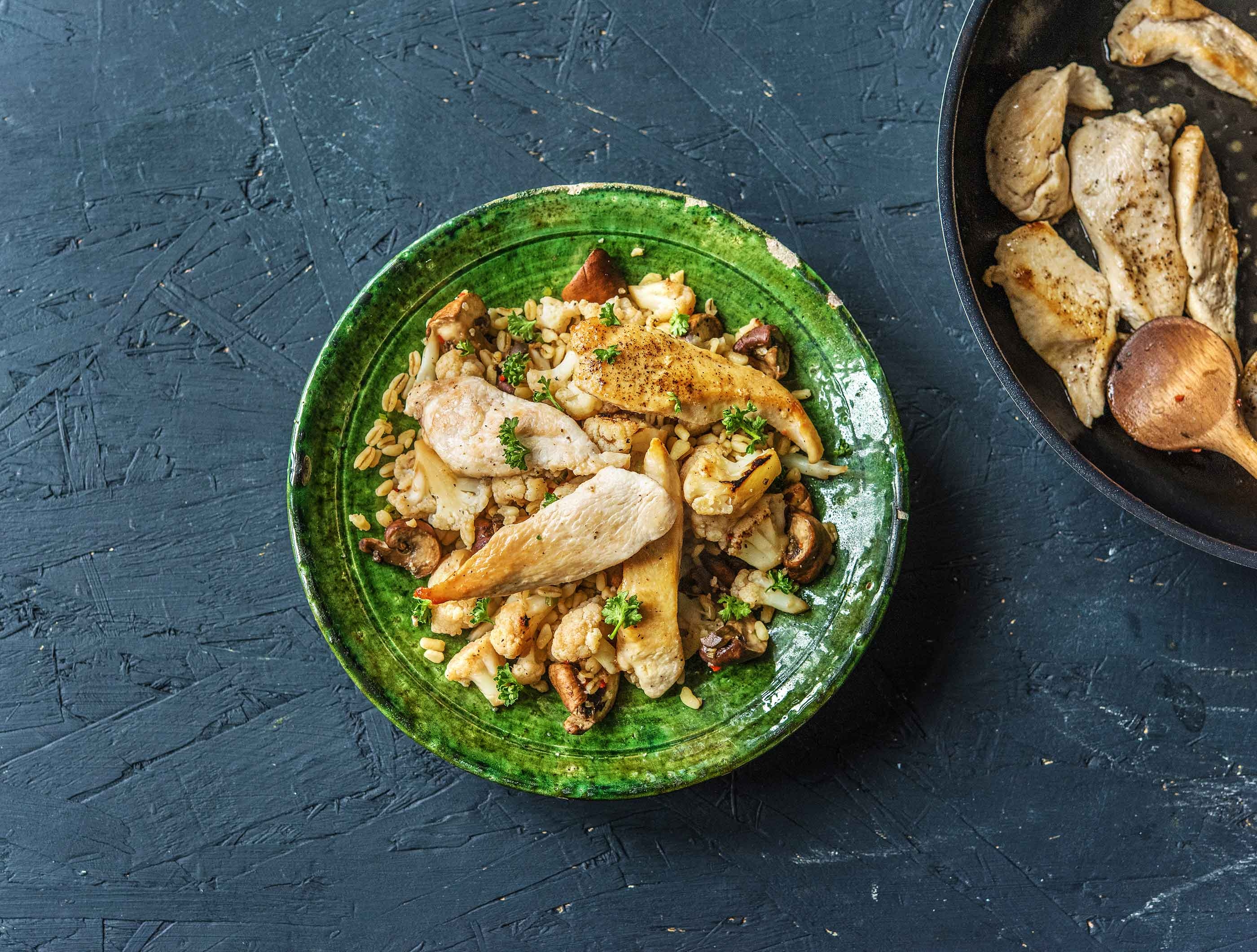 Orge perlé au filet de poulet et au chou-fleur