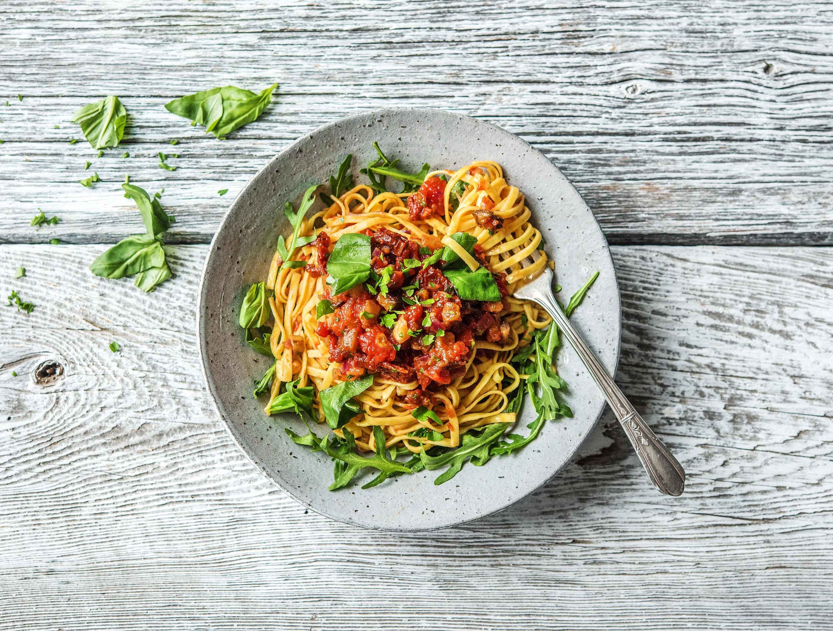 Fettucine à l'aubergine et aux tomates mi-séchées