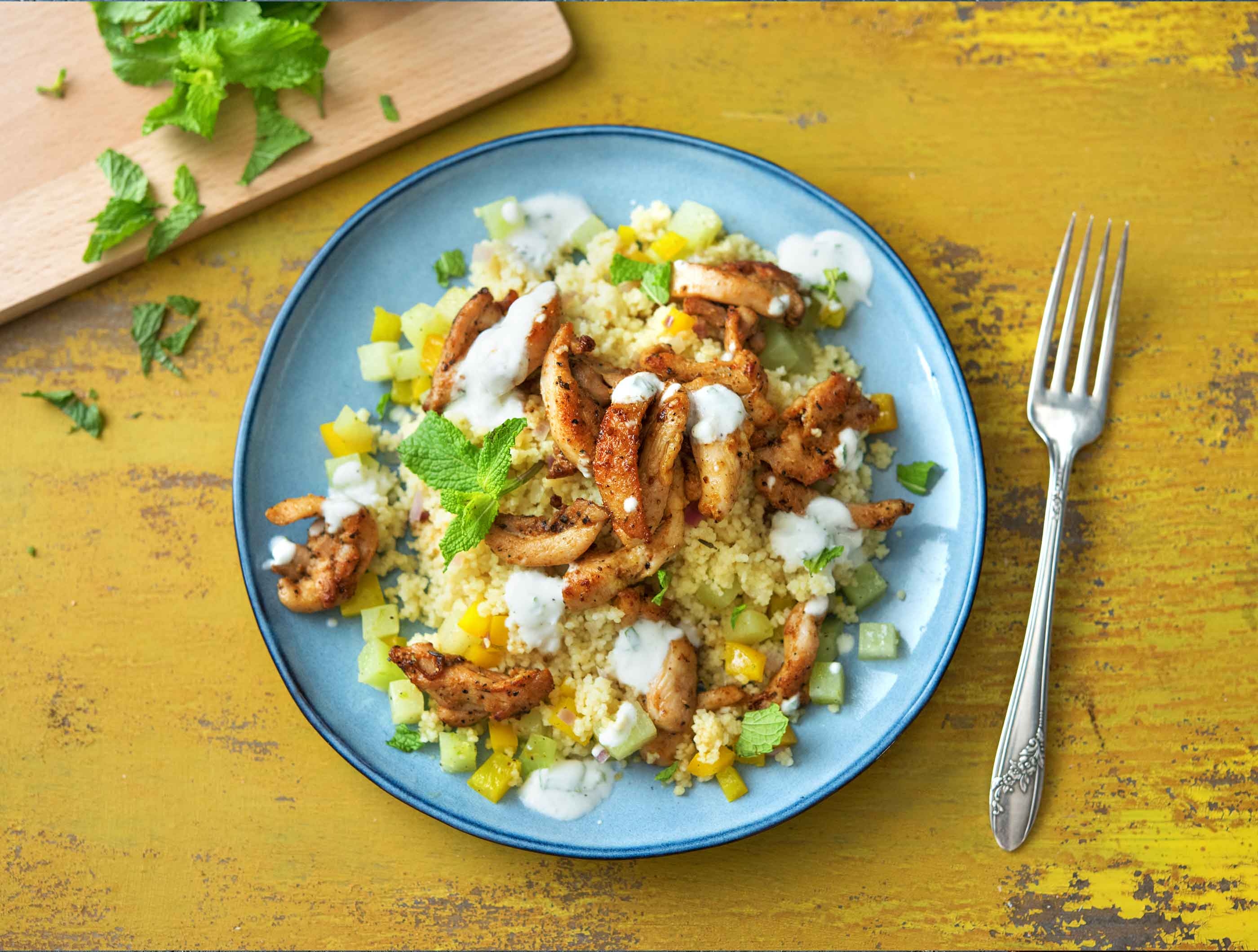 Couscous au gyros de poulet, chou-rave et yaourt à la menthe
