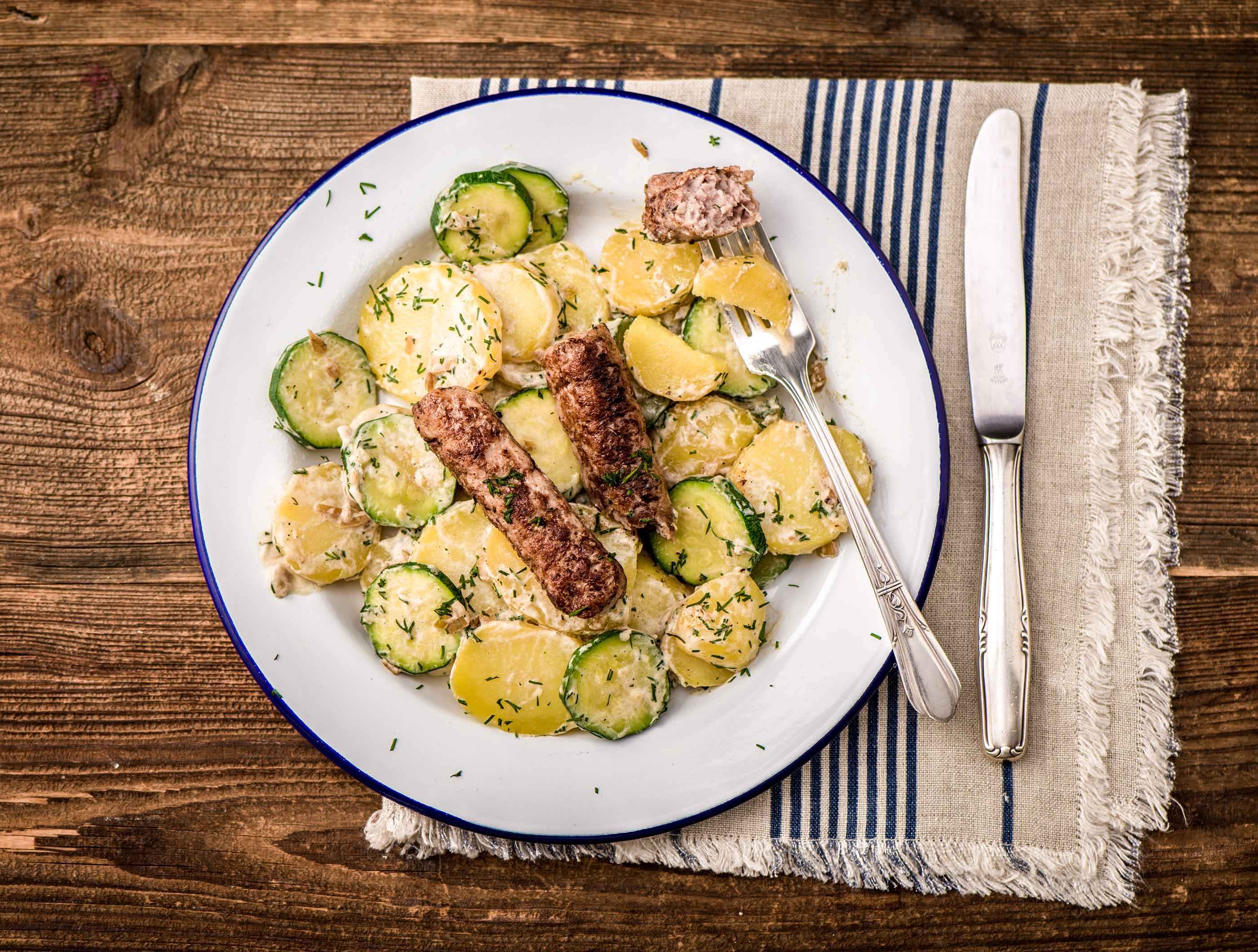 Pommes de terre et saucisses de poulet