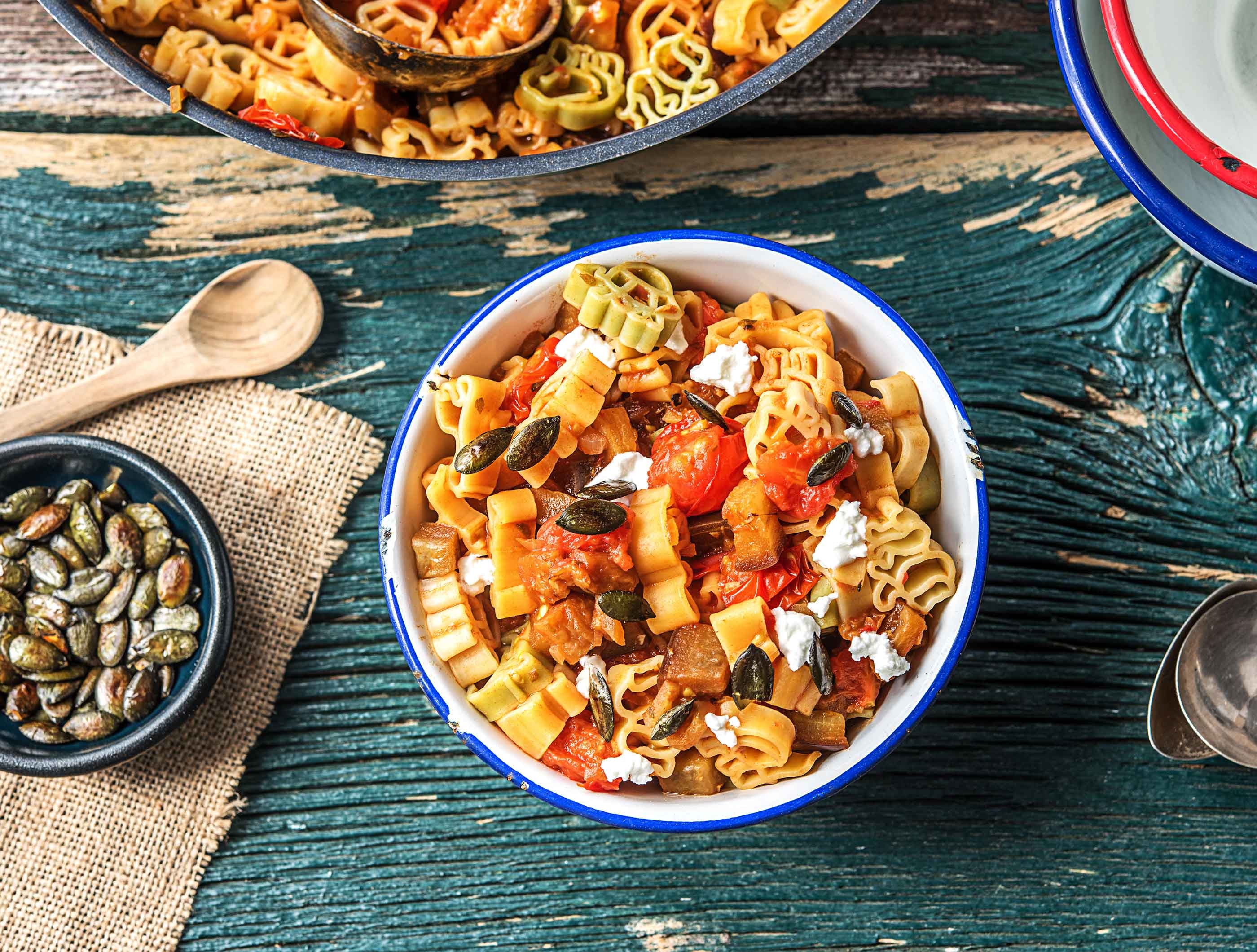 Pâtes en forme d’animaux et sauce aux tomates cerises