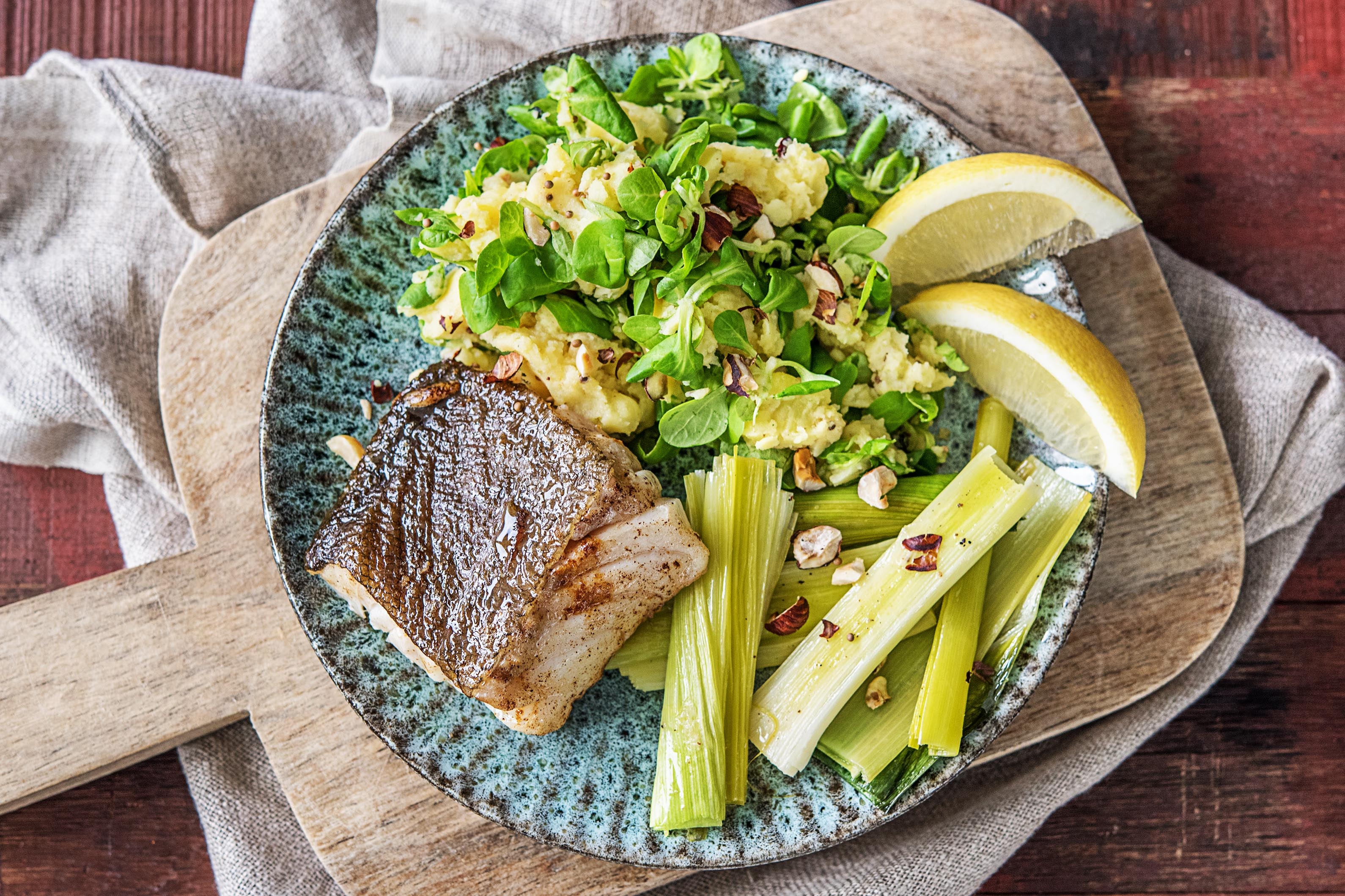 Filet de cabillaud; purée et poireaux à l'étuvée