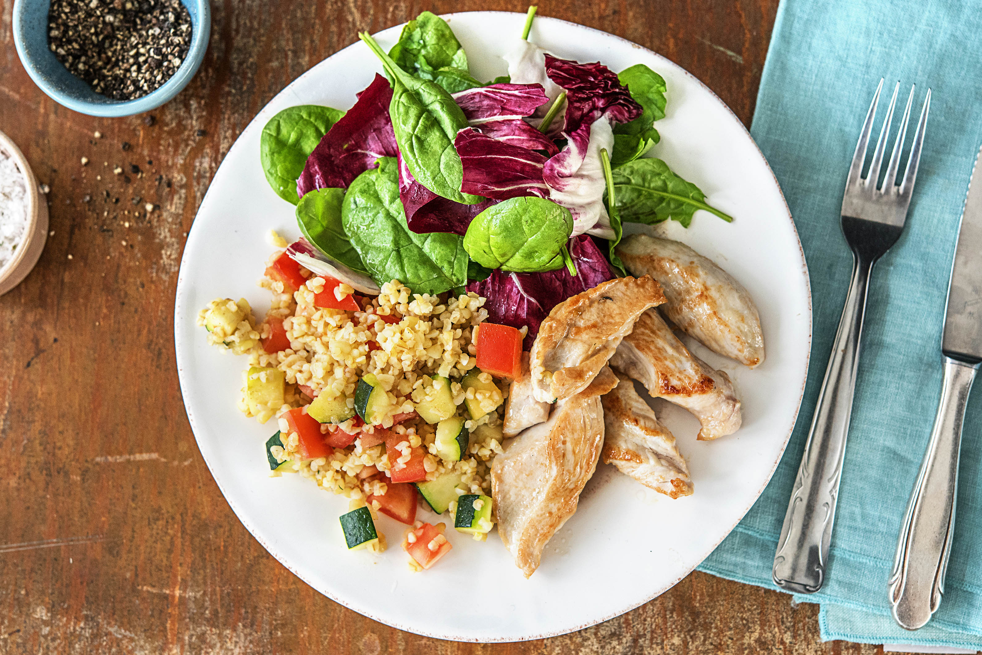 Kipfilethaasjes met bulgur en courgette