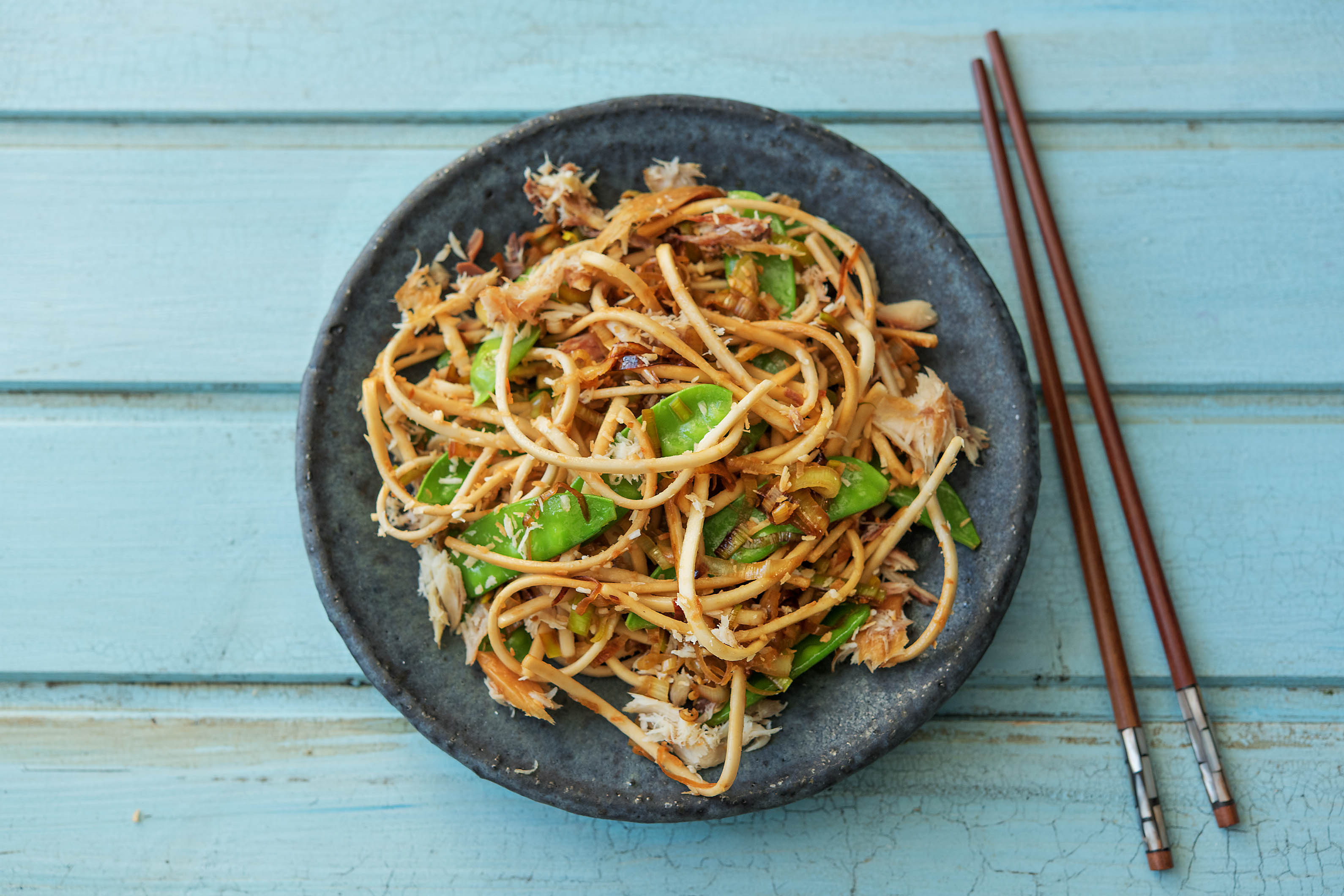 Filet de maquereau fumé à chaud et nouilles à l'orientale