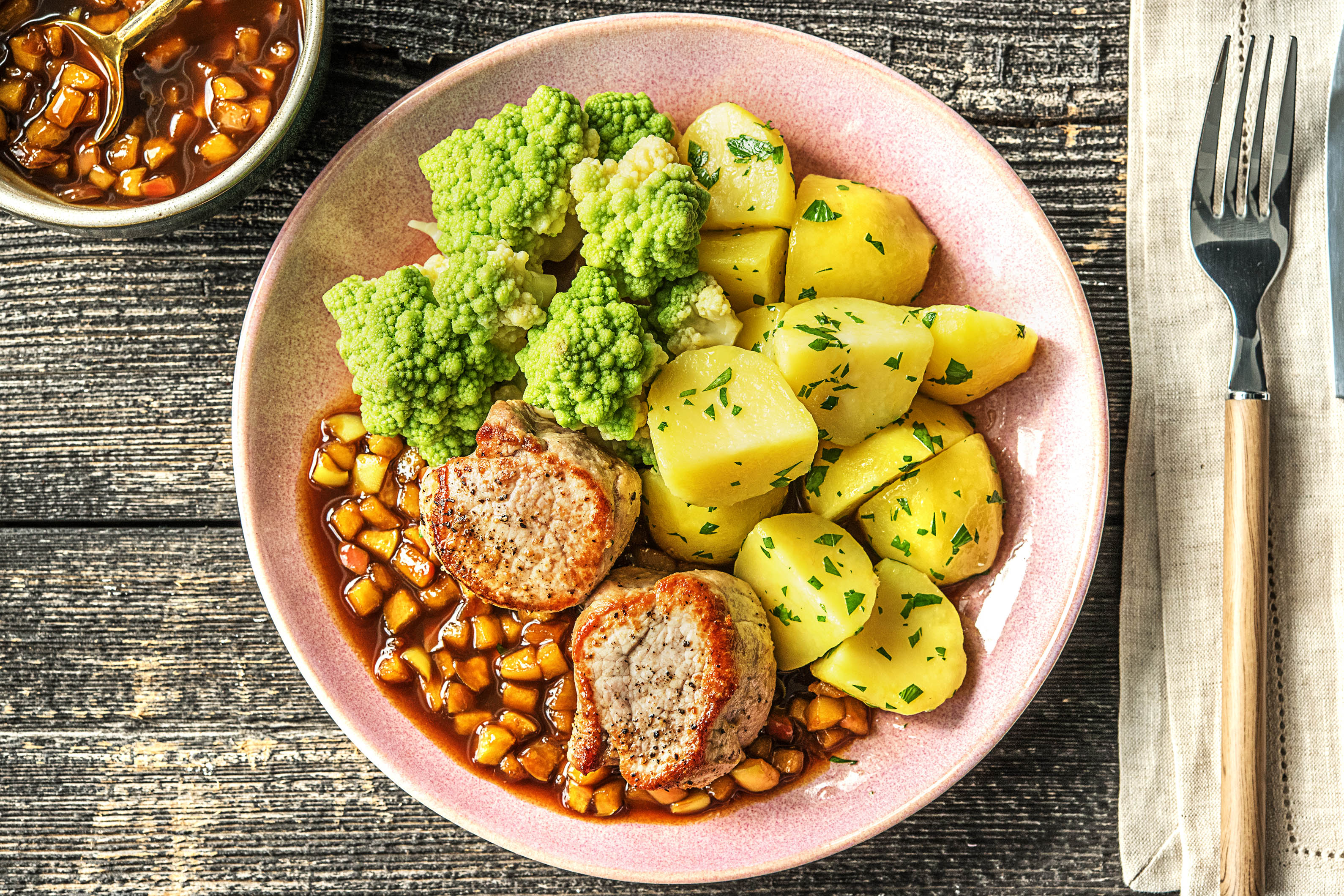 Schweinefilet mit Bratapfelsoße,