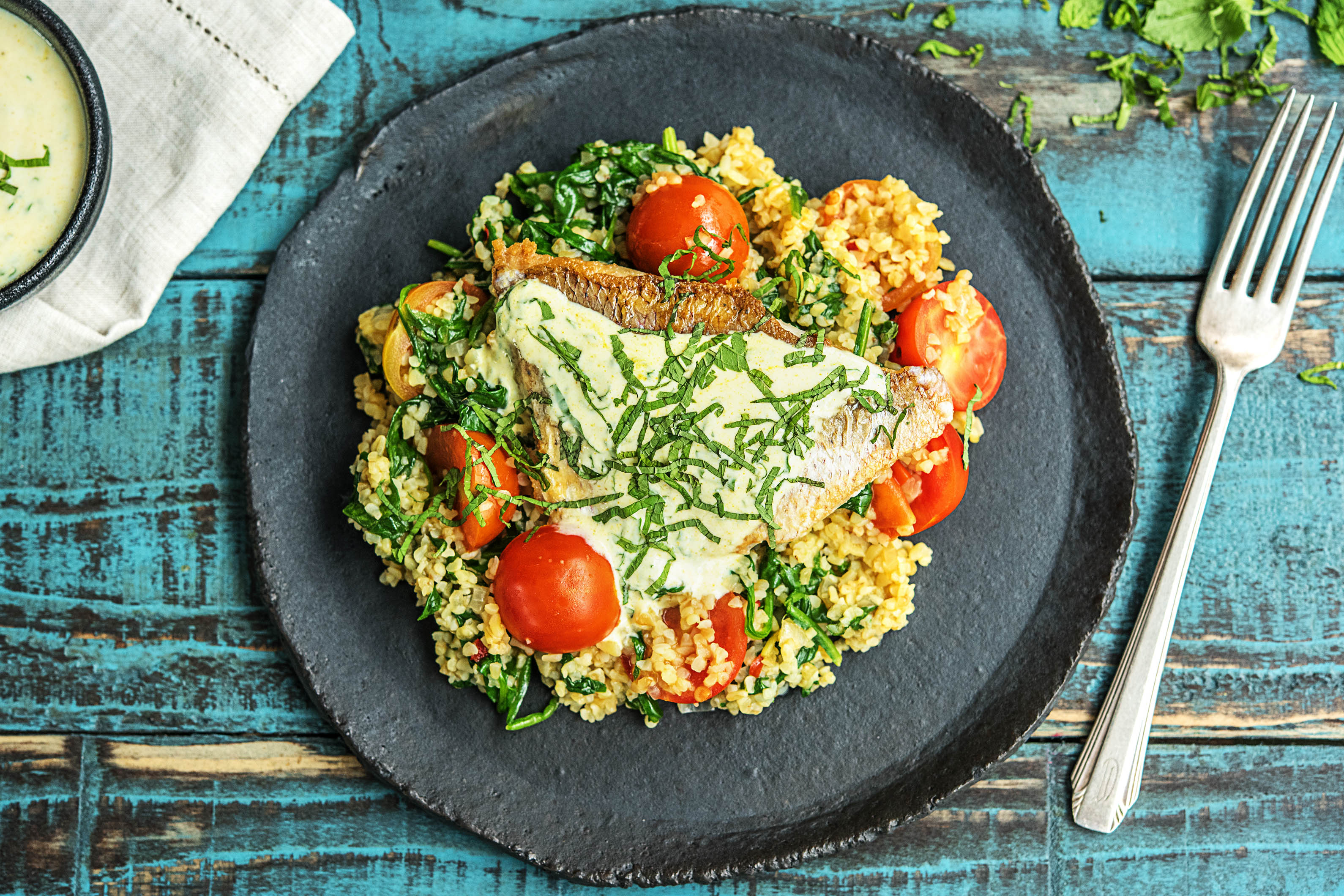 Roodbaarsfilet met bulgur en yoghurtdressing