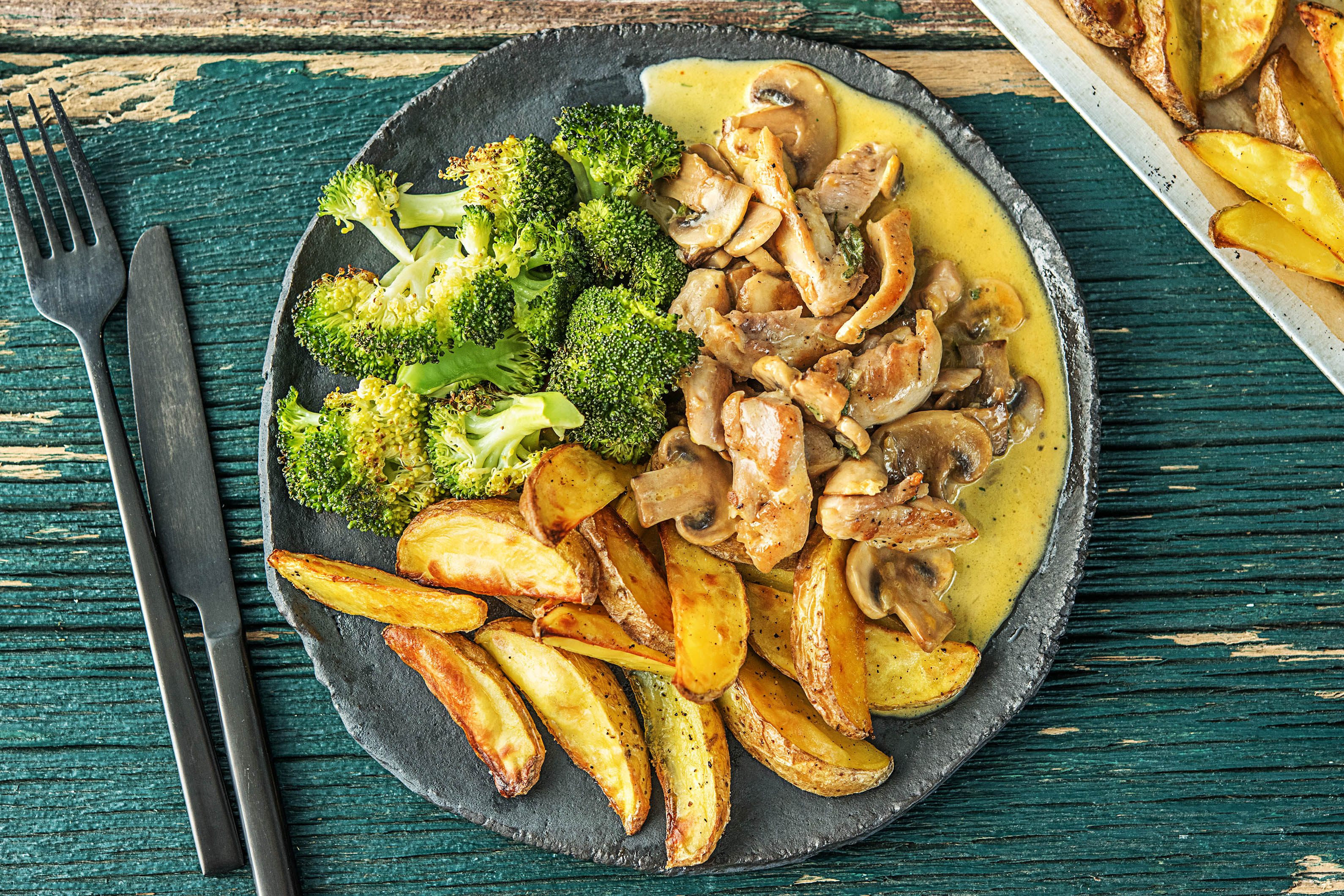 Cuisse de poulet, sauce crémeuse à la bière et au cheddar