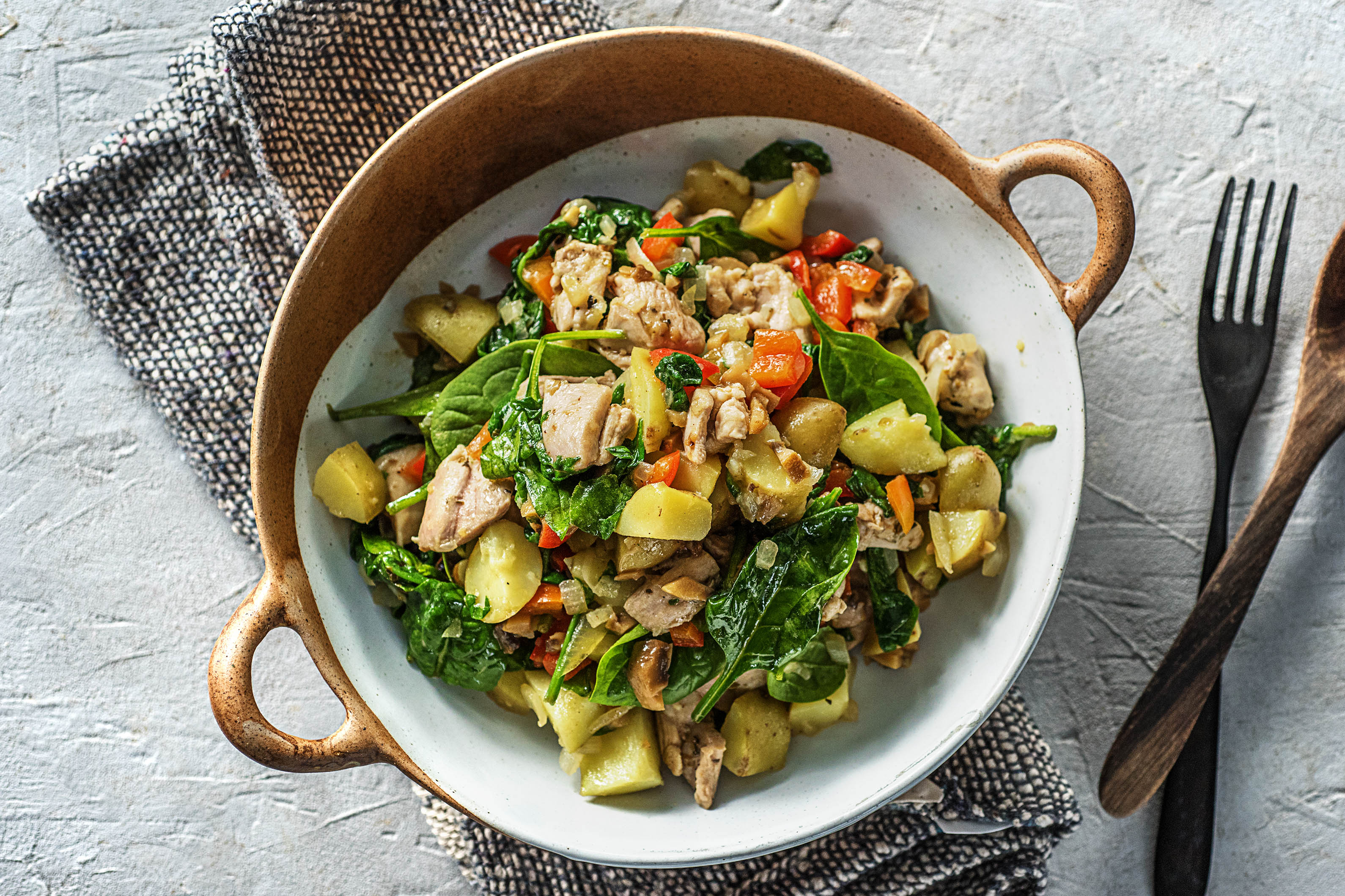 Kippendijstukjes met bospaddenstoelenpesto