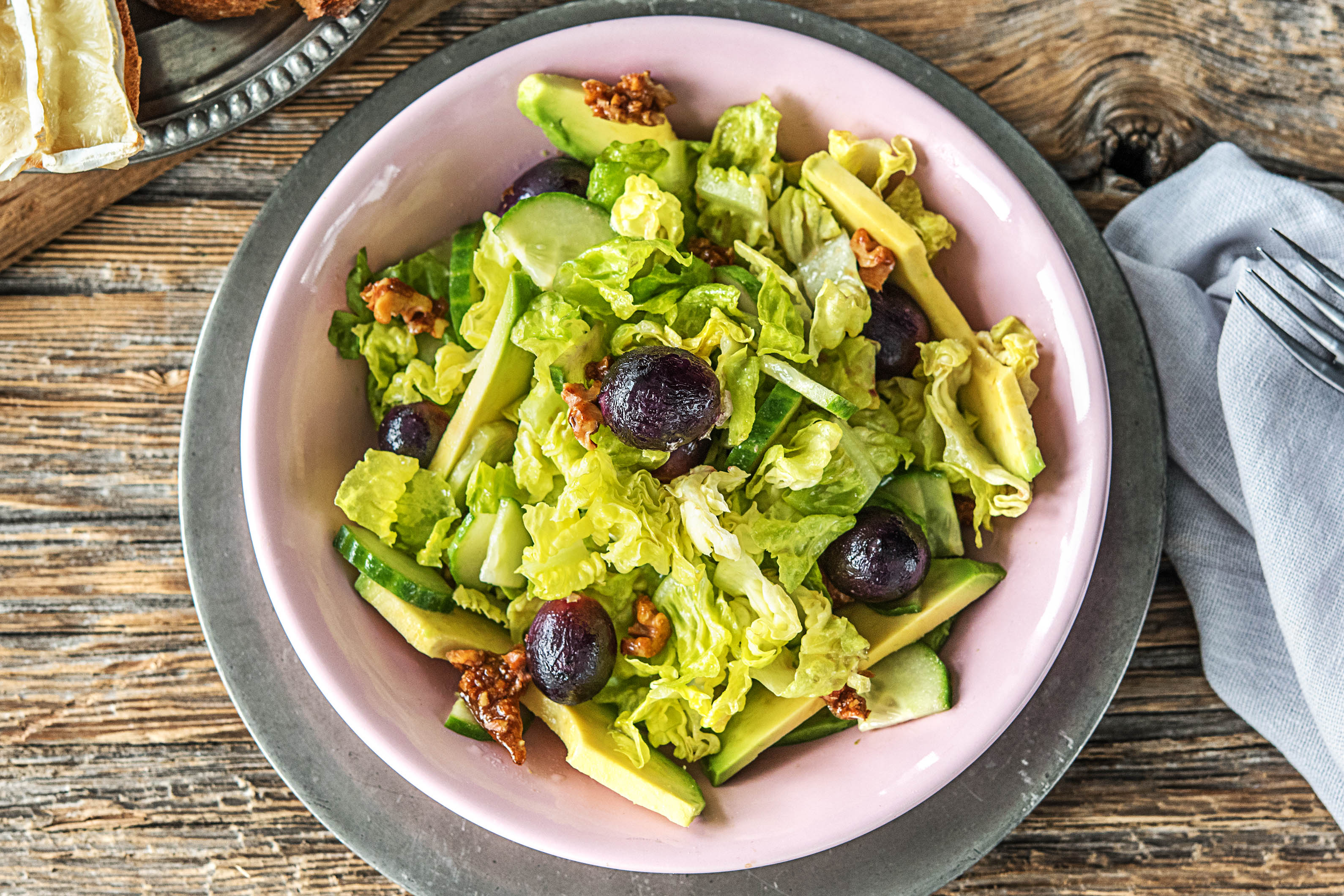 Sommersalat mit Camembert-Crostini,