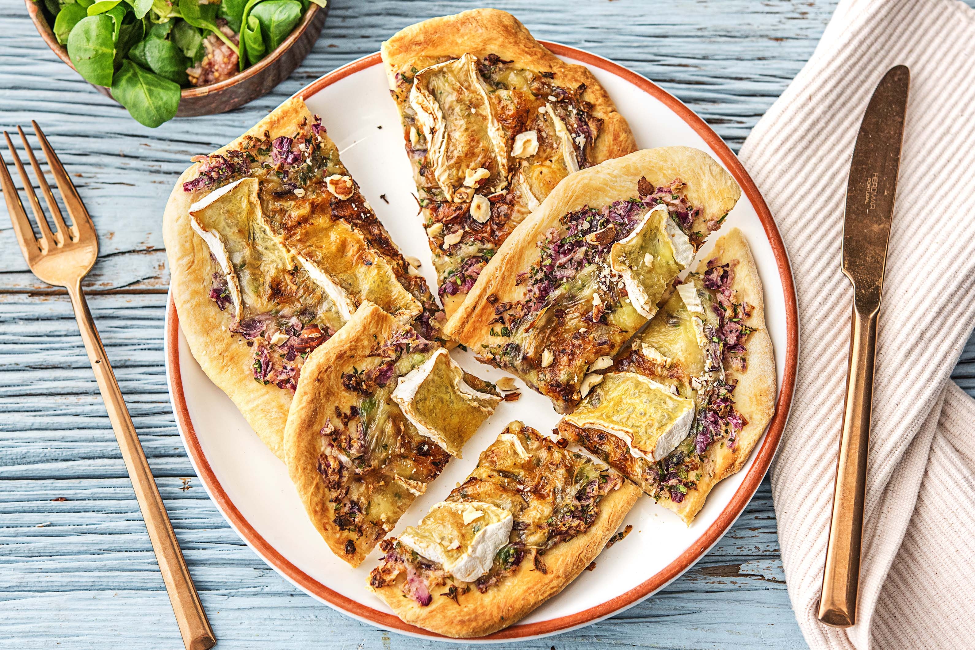 Flammkuchen mit Camembert,