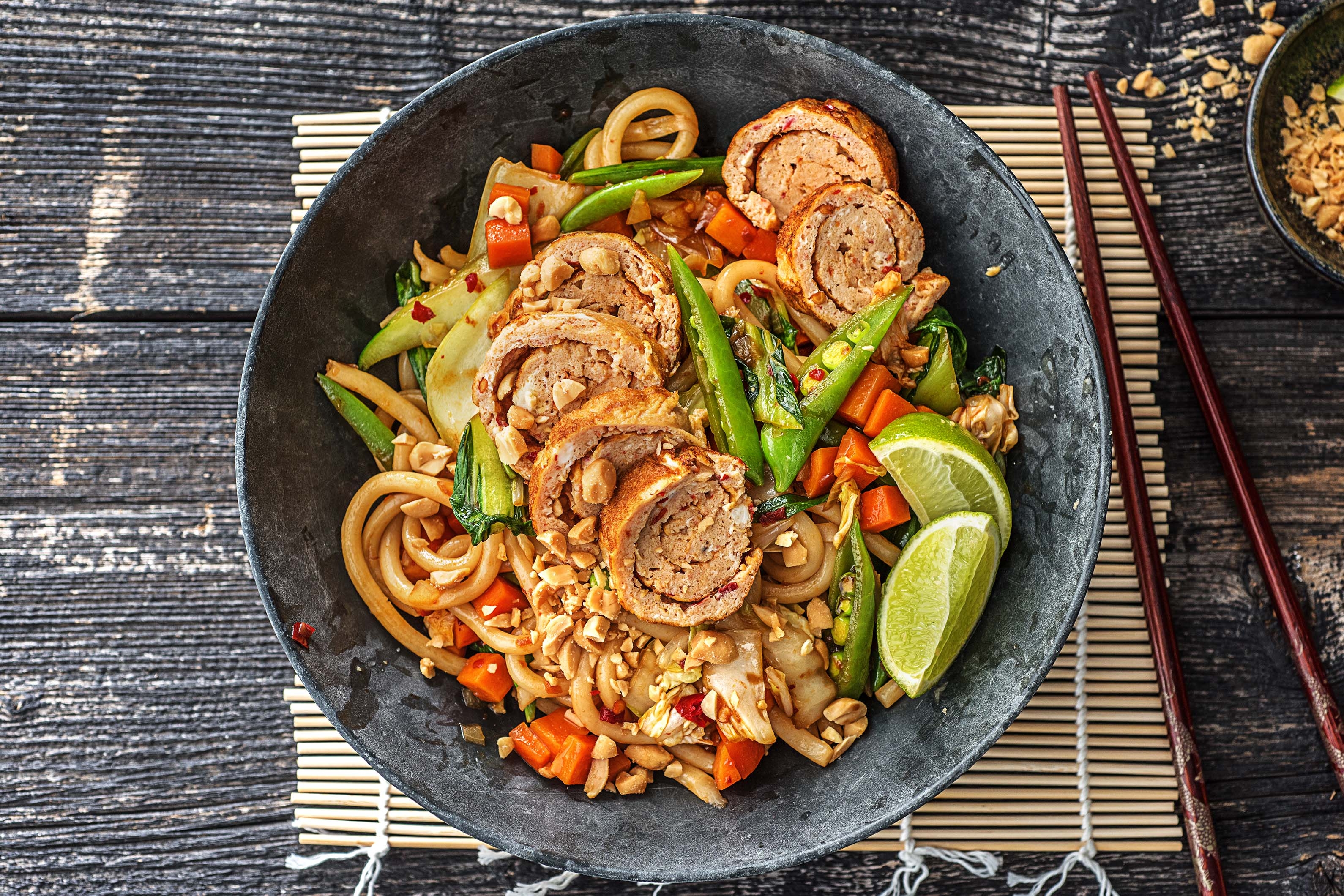 NOUILLES PIQUANTES AUX ROULEAUX D’OMELETTE