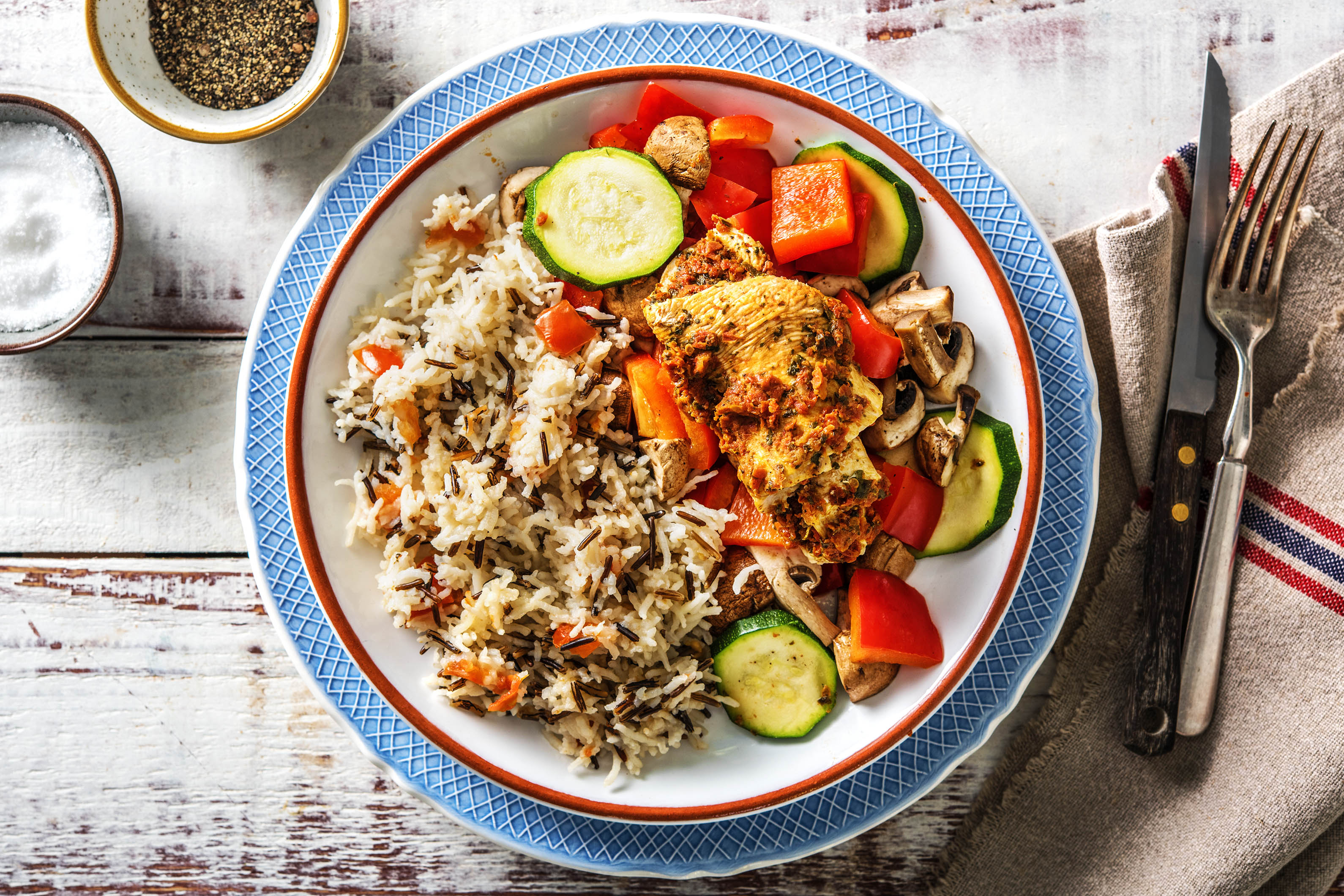 Würzig gefüllte Putenbrustroulade