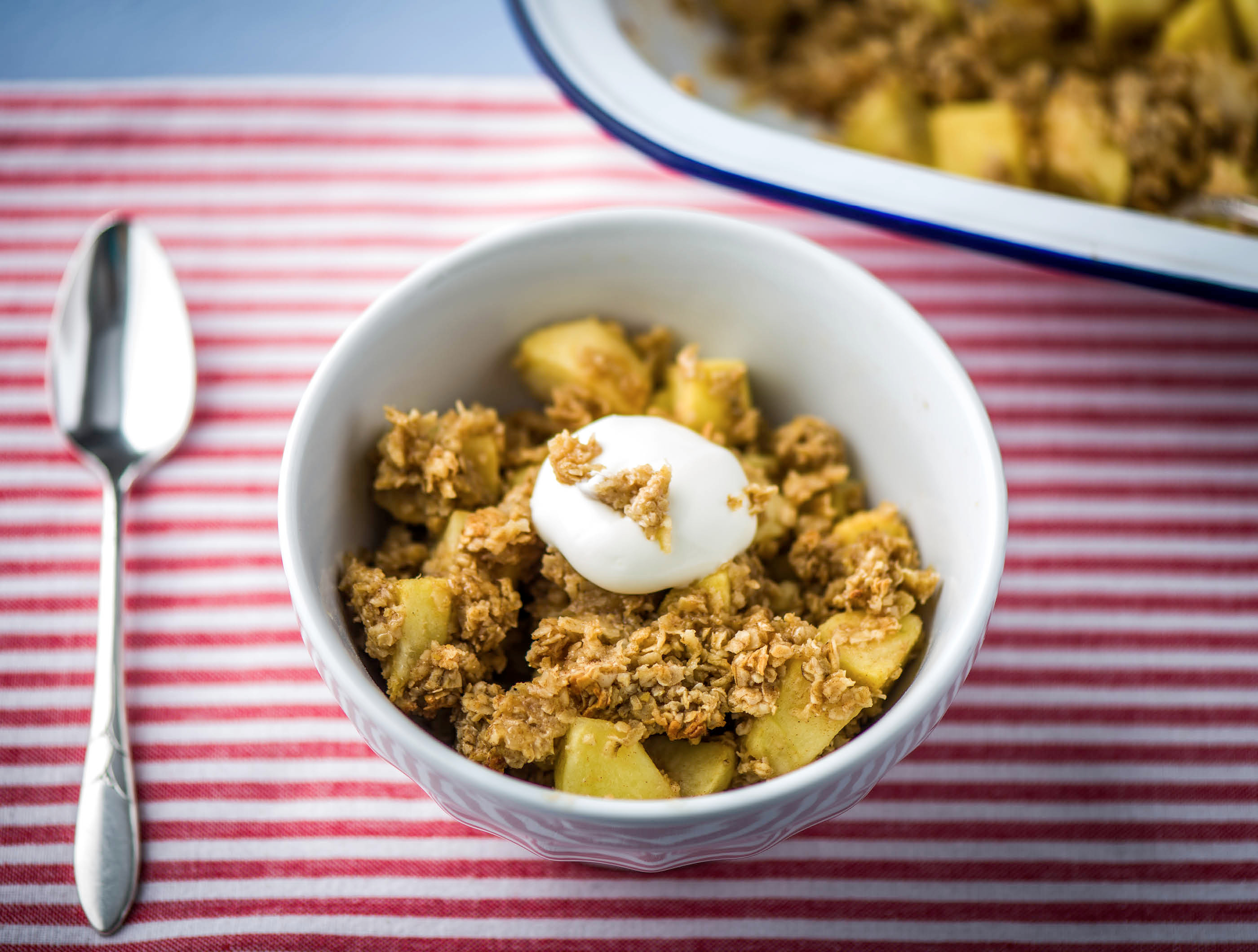 Crumble chaud à la pomme et aux flocons d'avoine