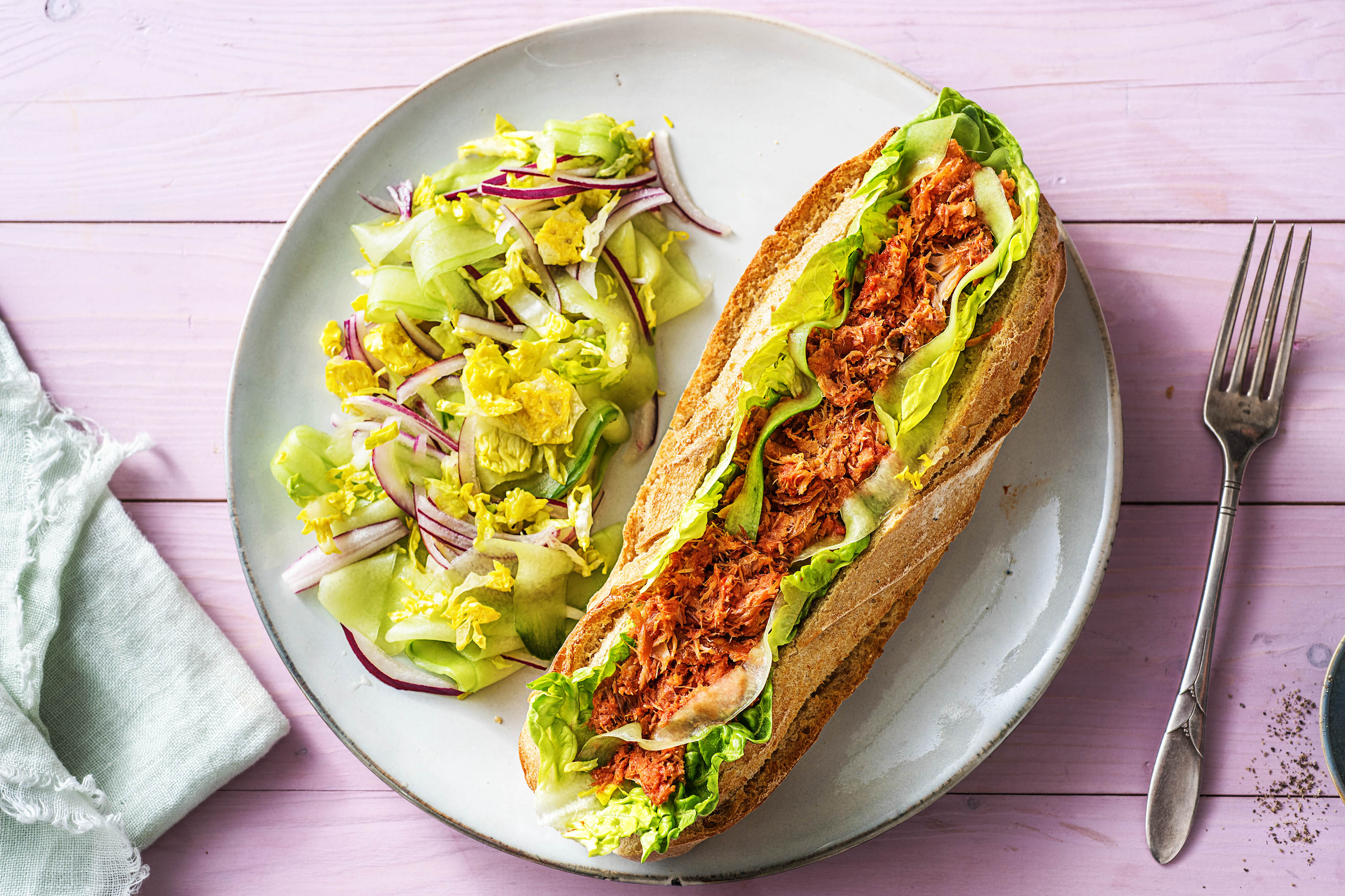 Pittig broodje gerookte makreel