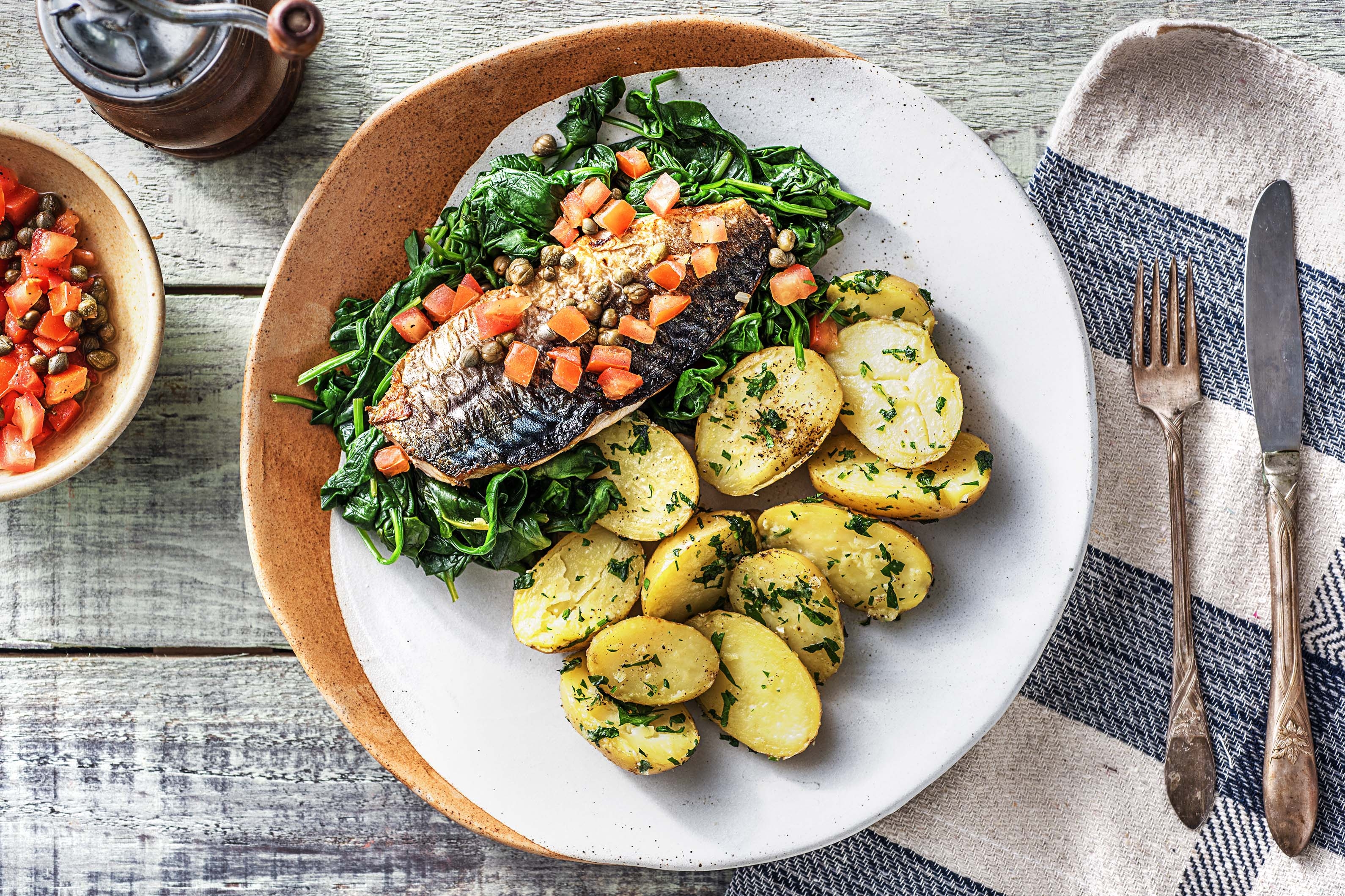 Filet de maquereau frais, grenailles à l’ail et au persil