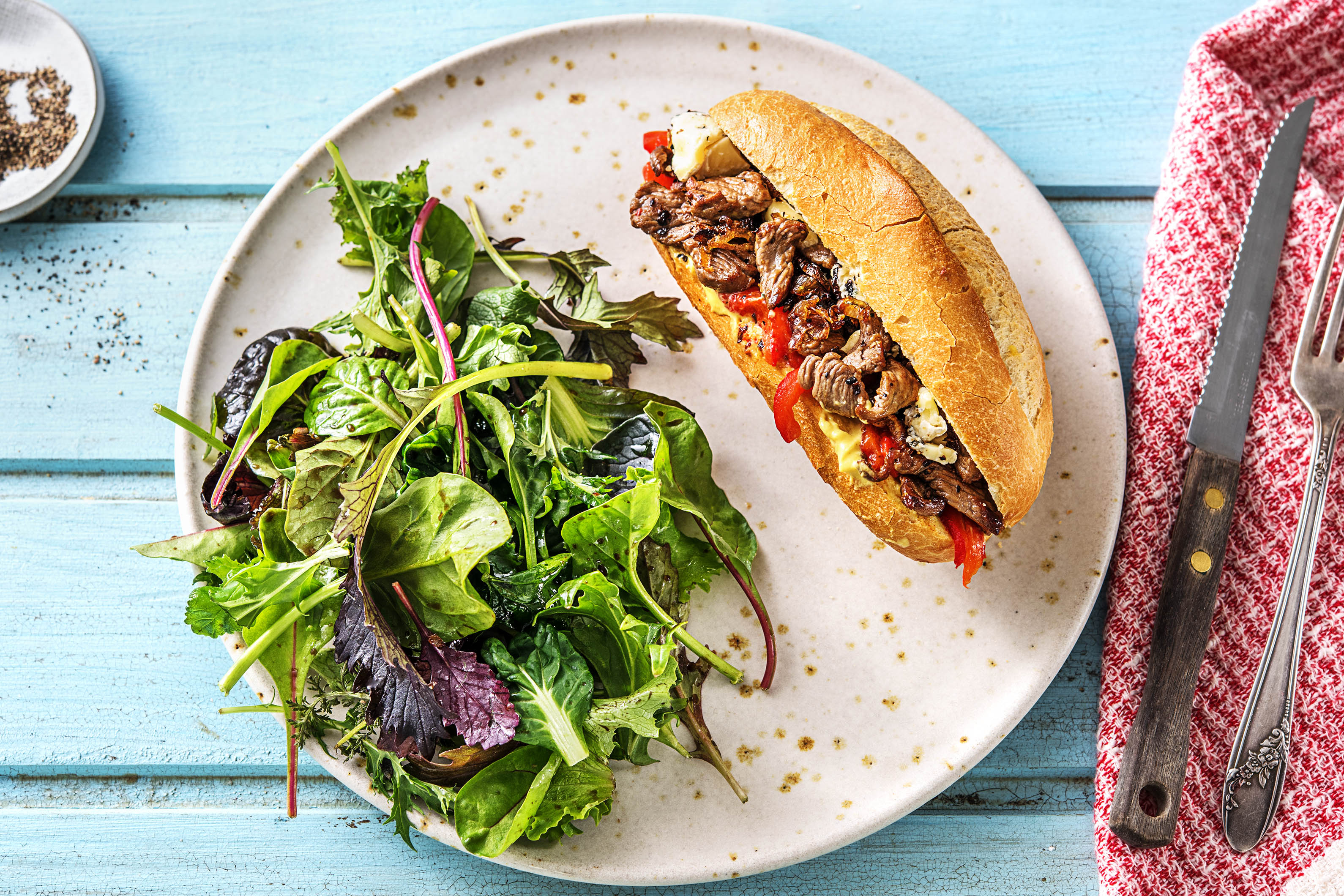 Sandwich au bœuf et au poivron rôti