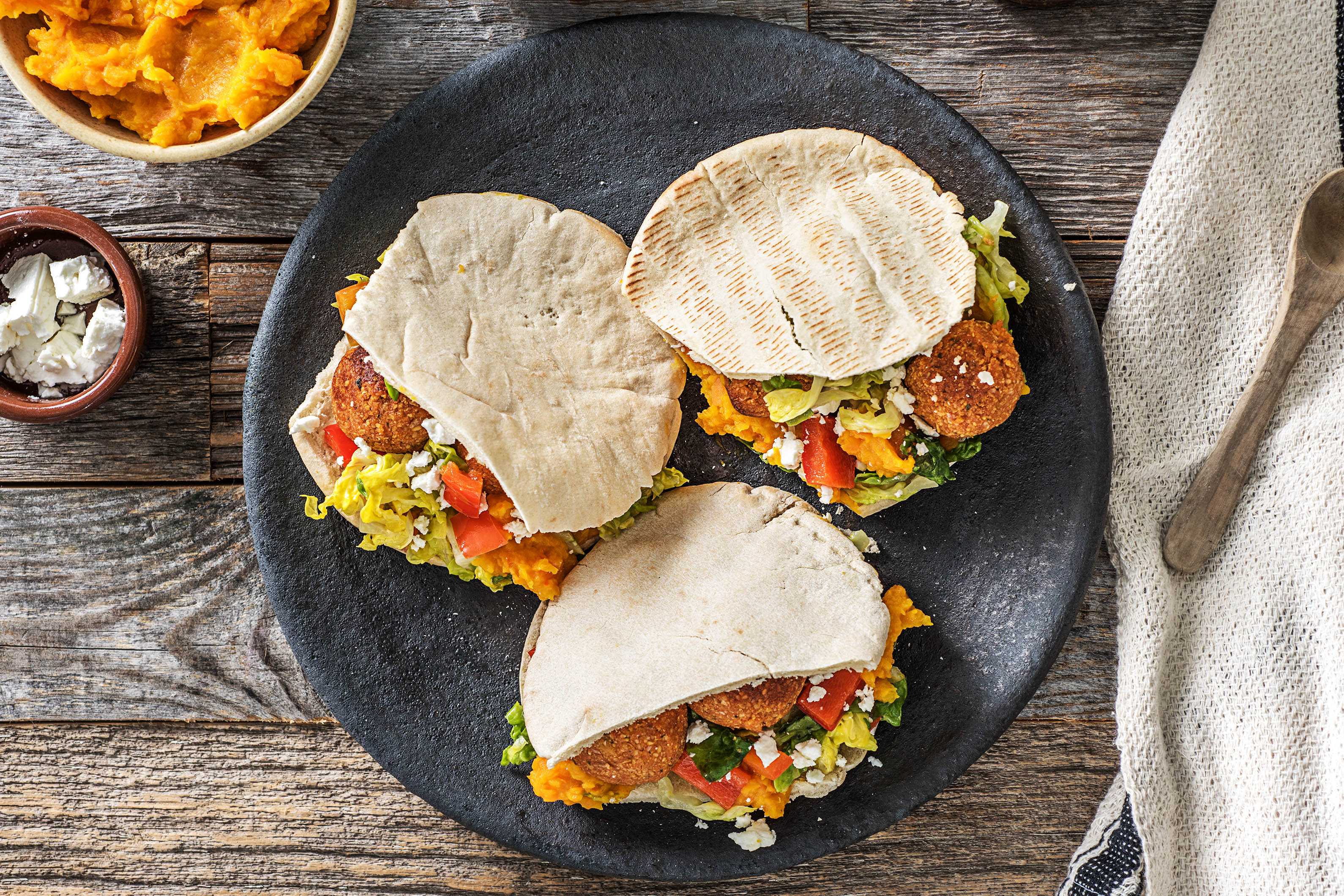 Pitas aux falafels et sauce yazzara