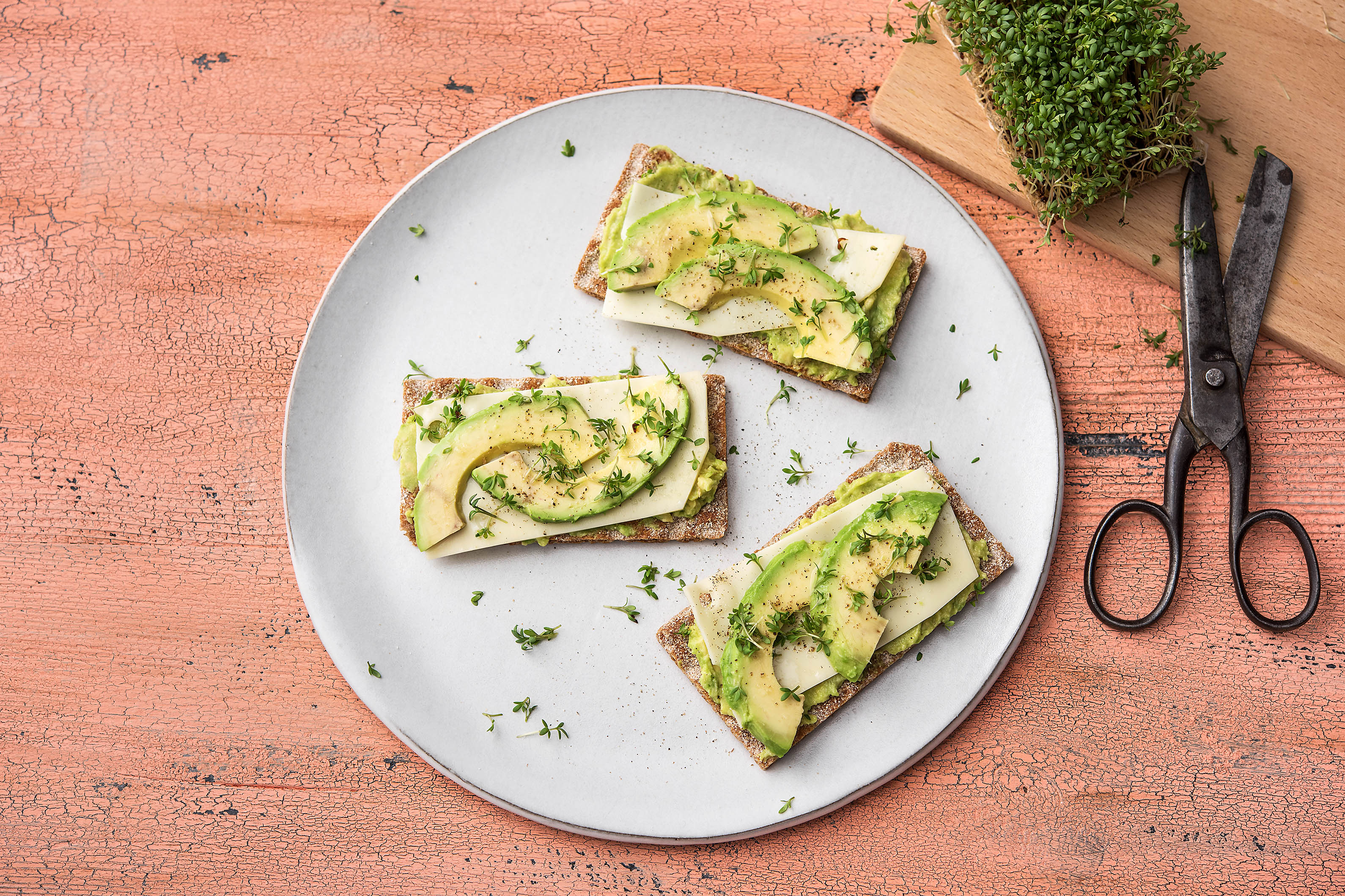 Volkoren crackers met avocado