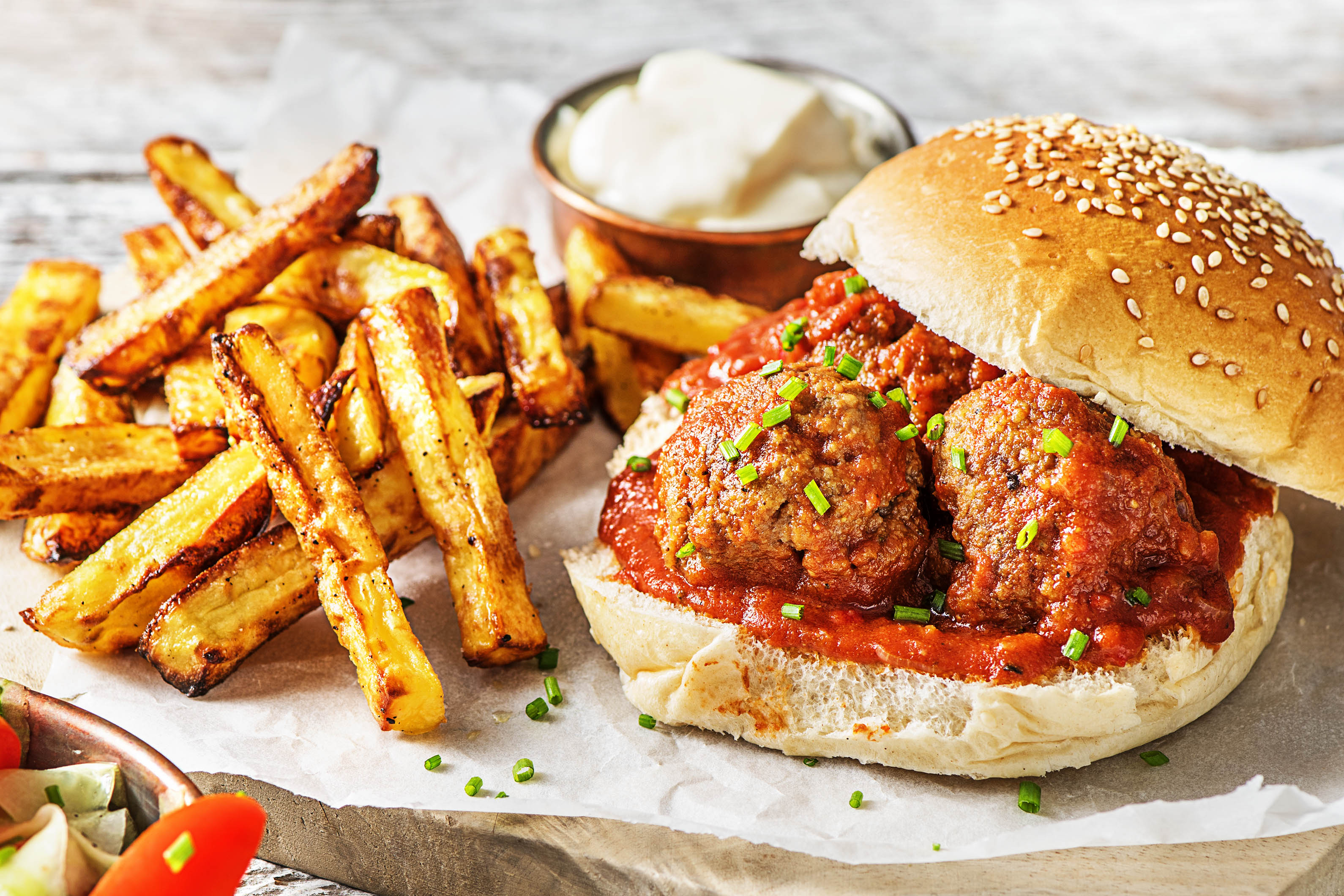 Petit pain aux boulettes sauce barbecue