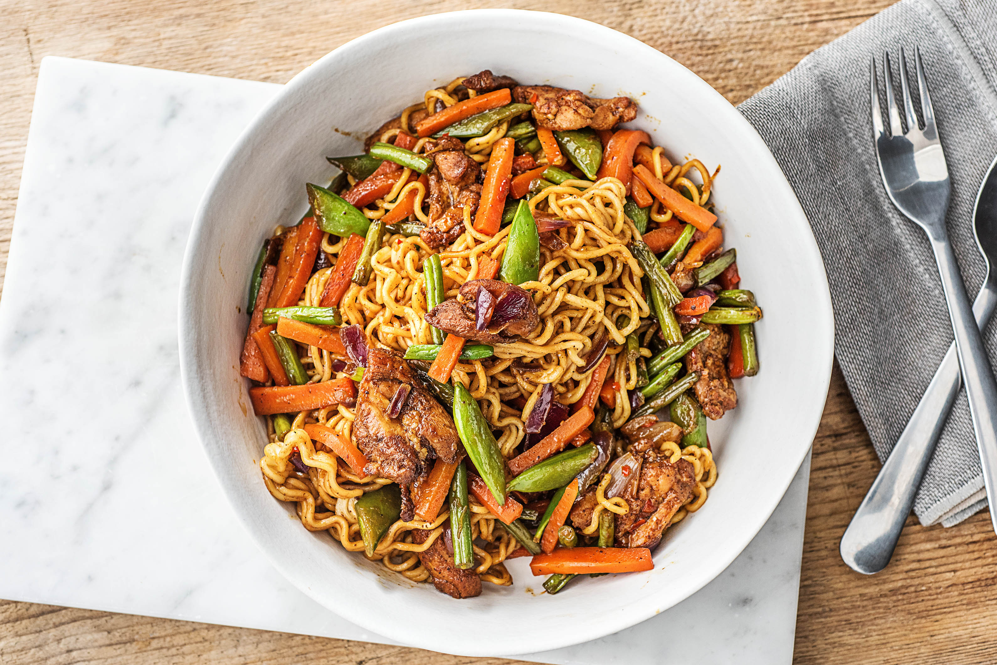 Bami et cuisse de poulet épicée à l'orientale