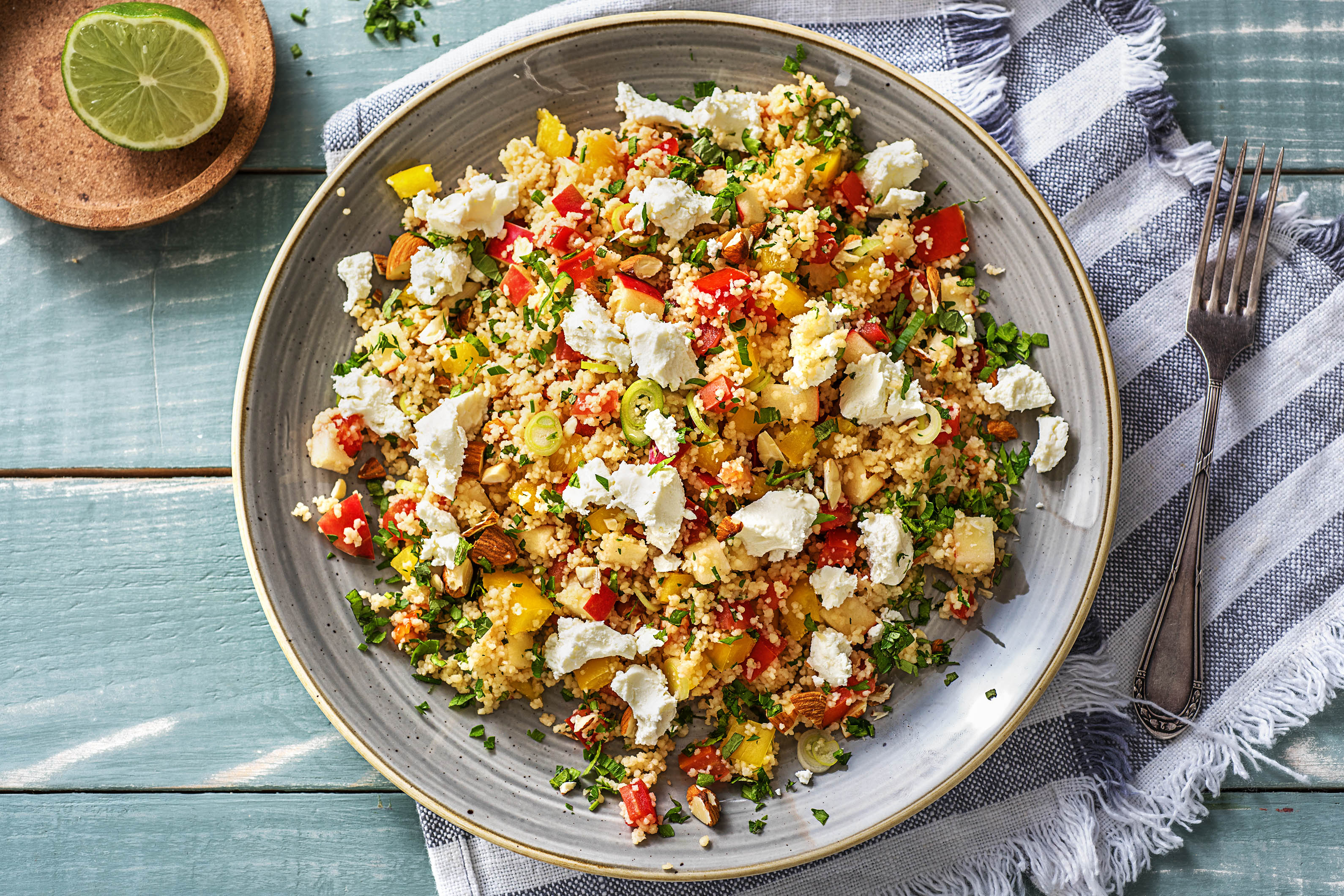 Salade de couscous épicée et chèvre frais