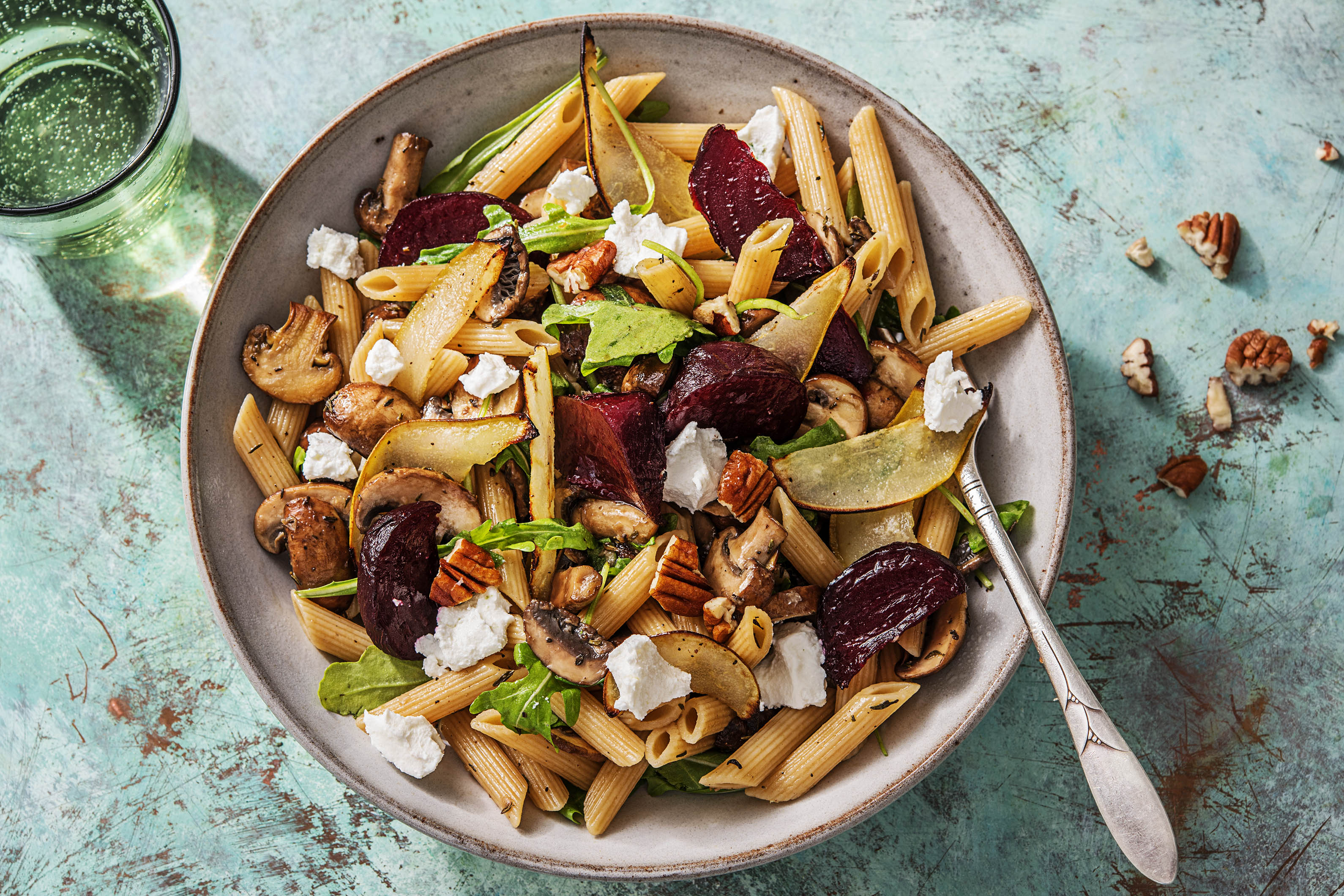 Penne complètes aux betteraves rouges et au chèvre