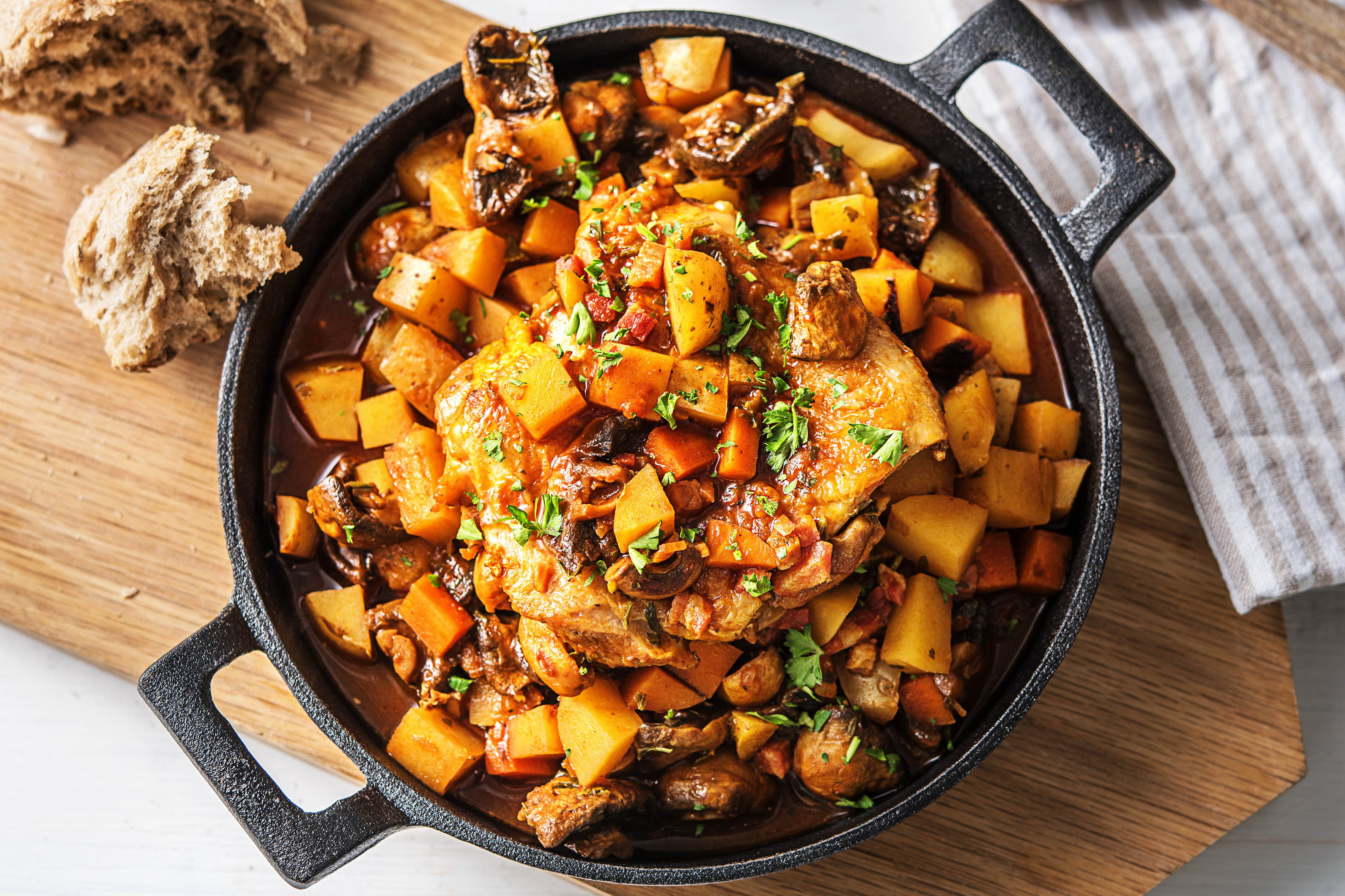 Mijoté de cuisse de poulet aux lardons