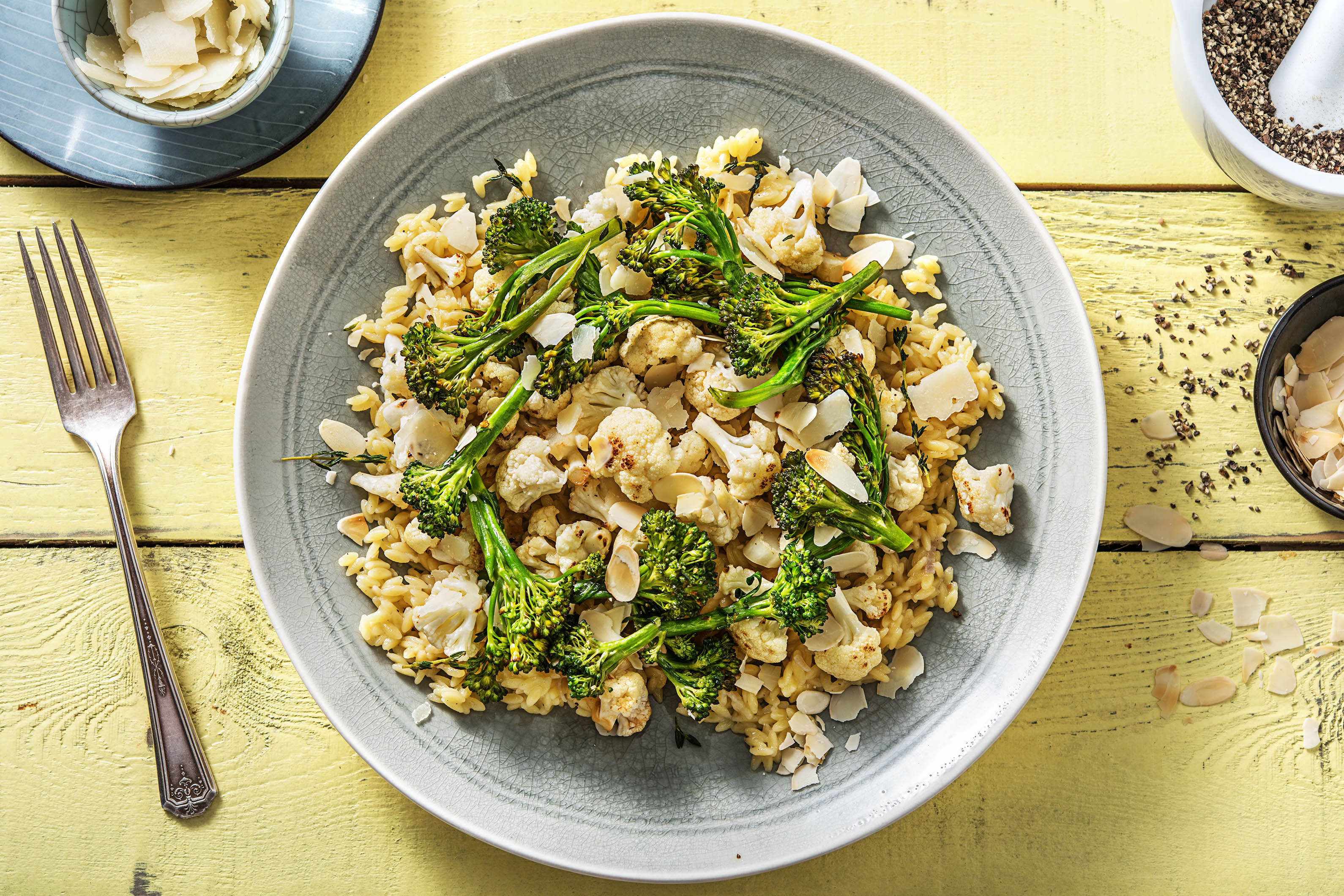Orzo met geroosterde bloemkool en bimi