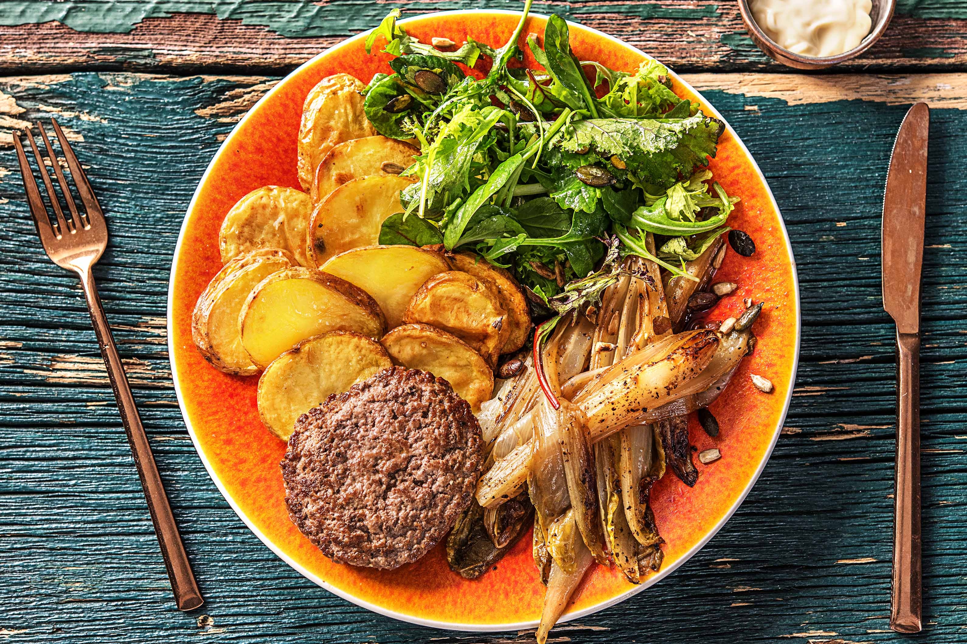 Steak haché et chicons caramélisés