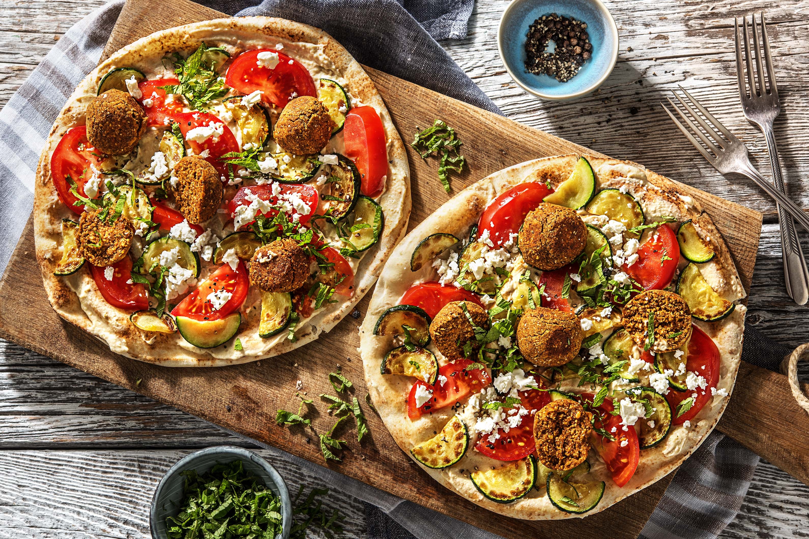 Pain plat, falafels et feta