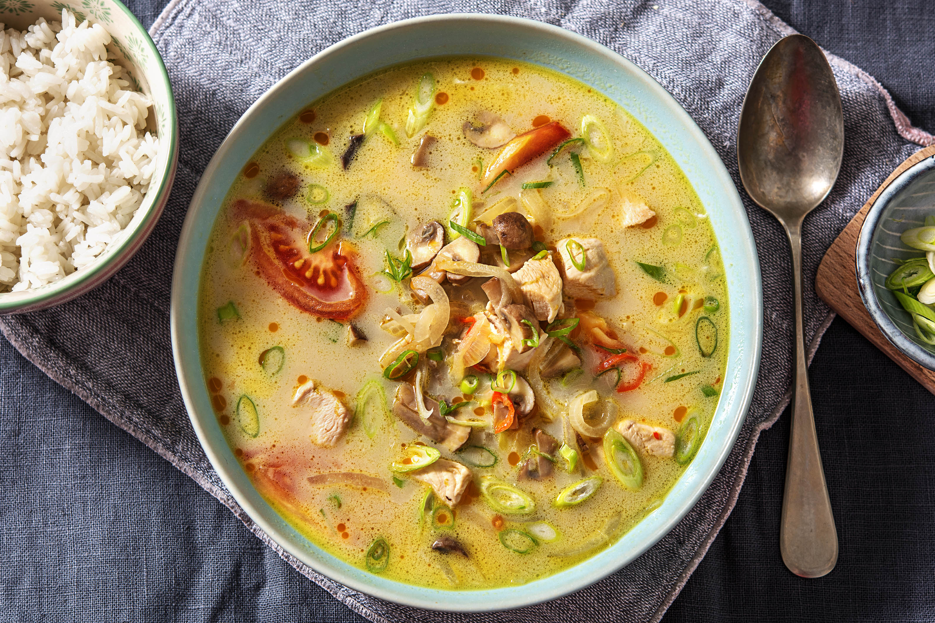 Tom Kha Gai! Thailändische Suppe