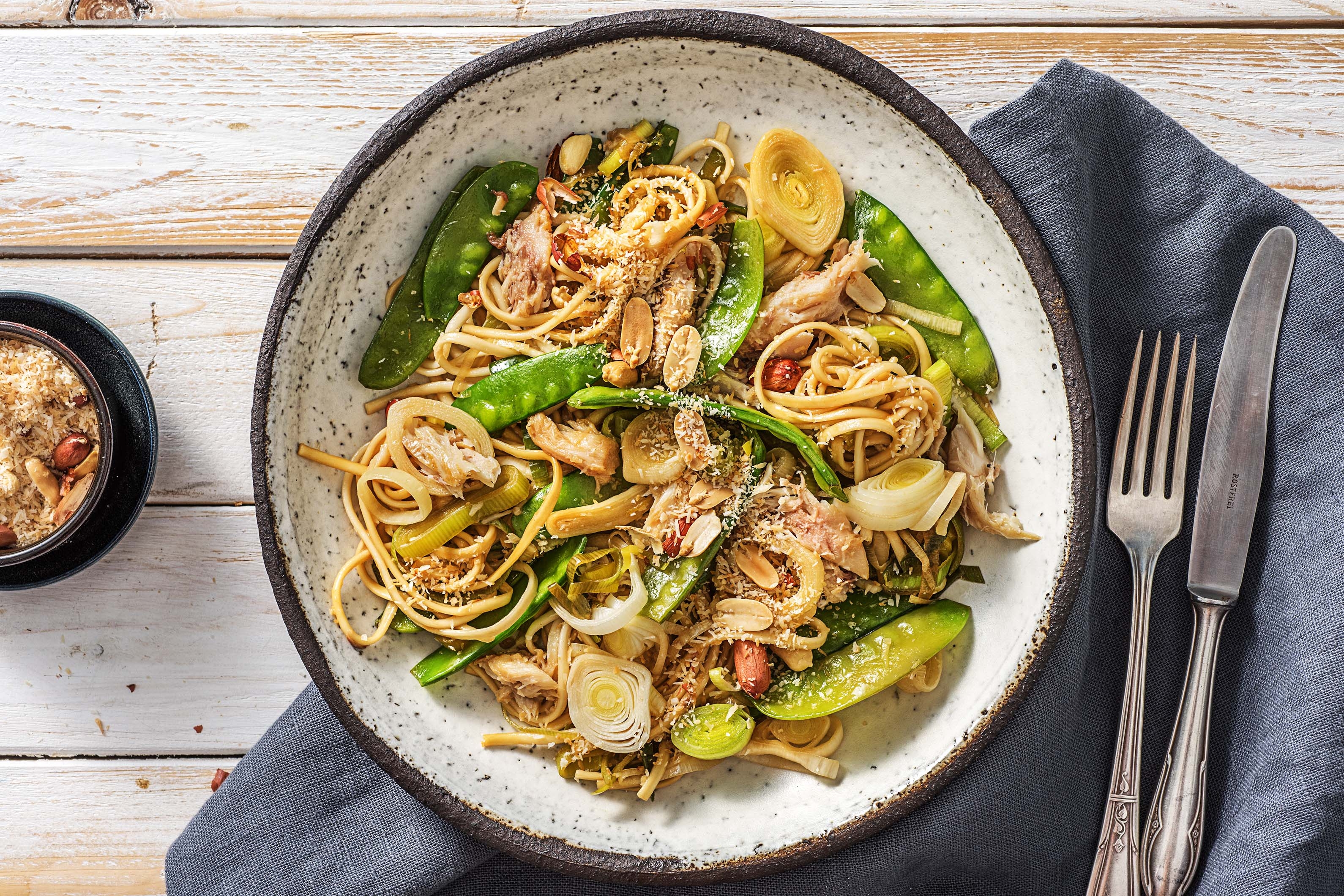 Nouilles au maquereau et aux pois mange-tout