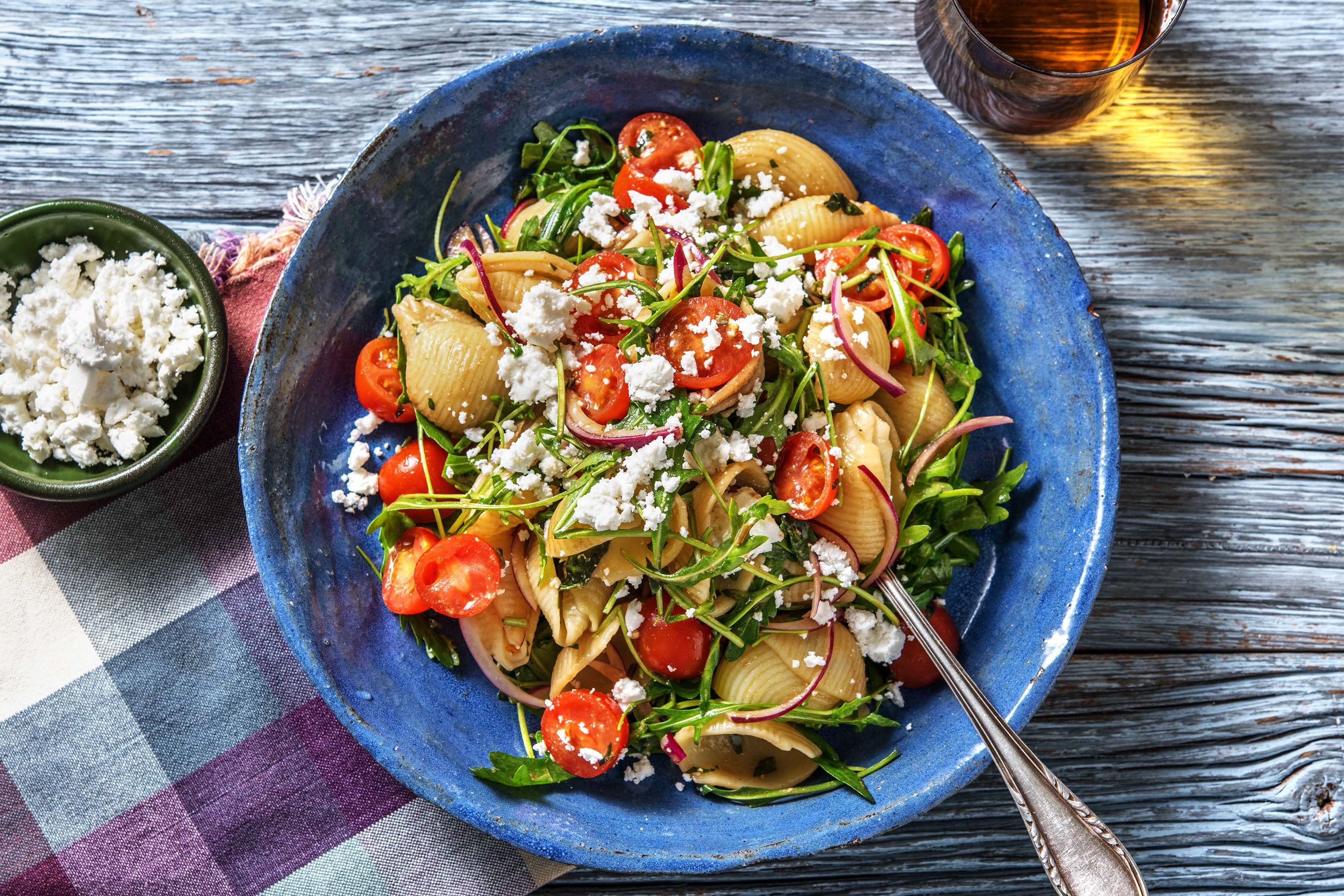Verse pastasalade met basilicumcrème en feta