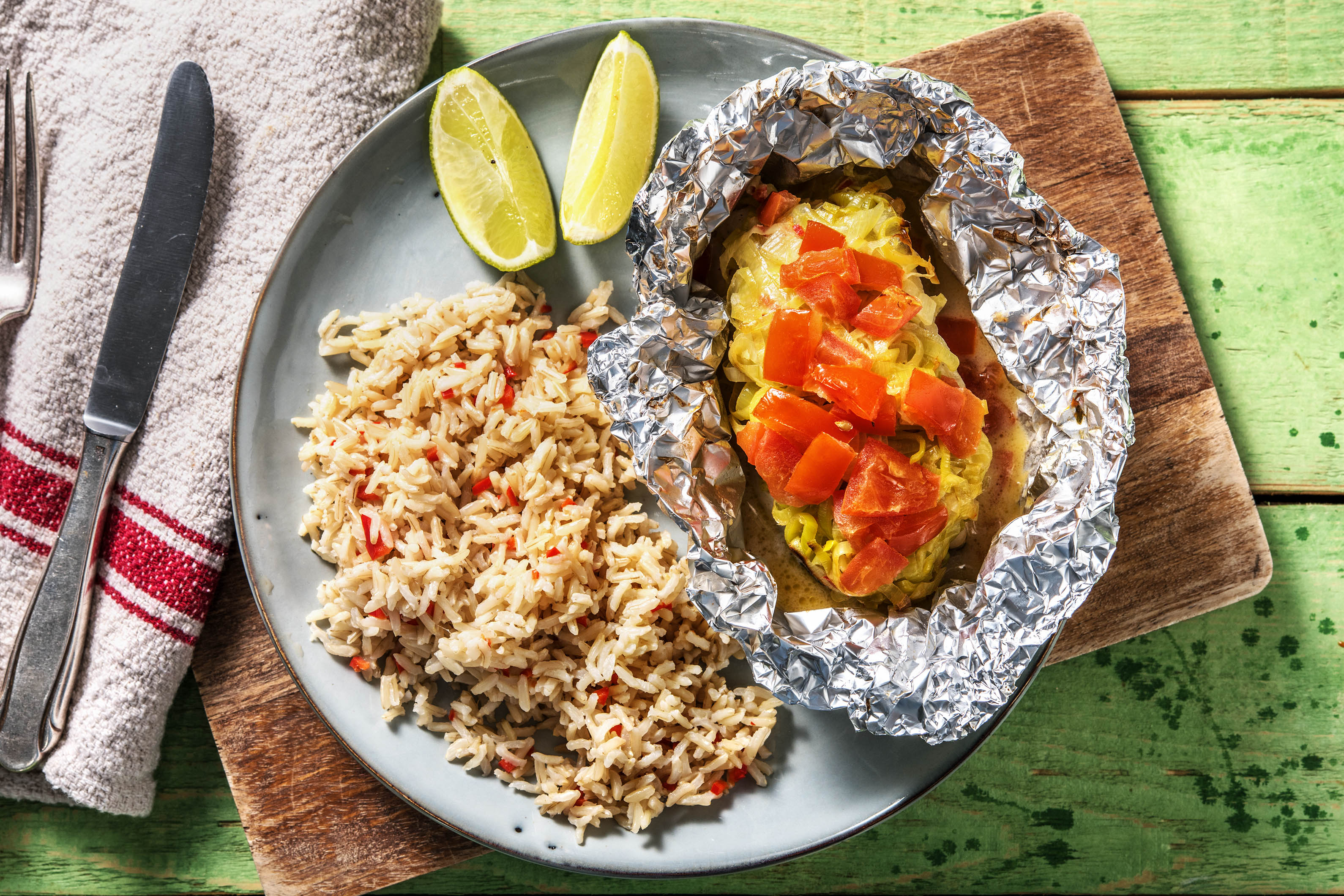 Papillote de poisson au poireau et à la tomate