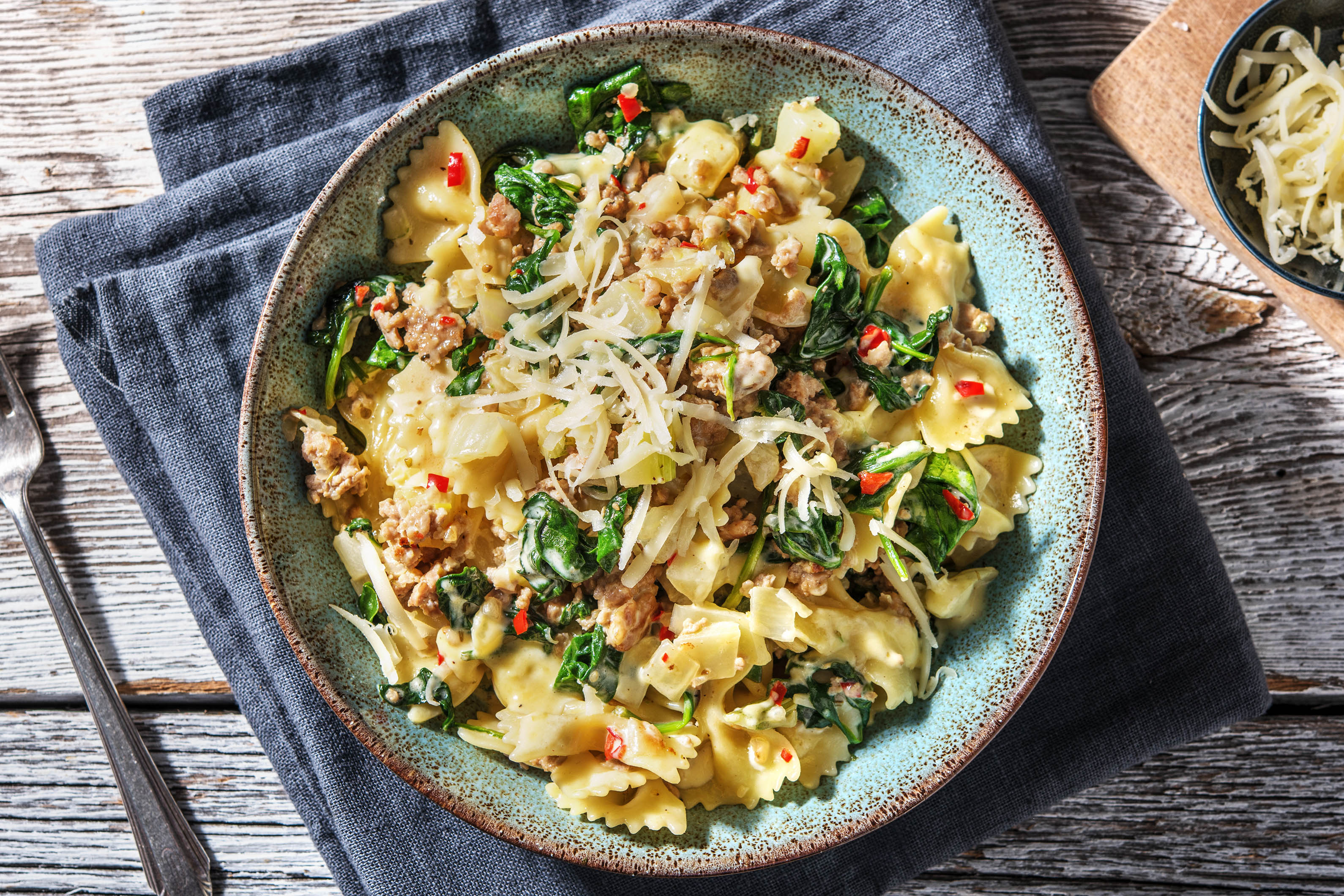 Farfalle crémeuses au poulet haché