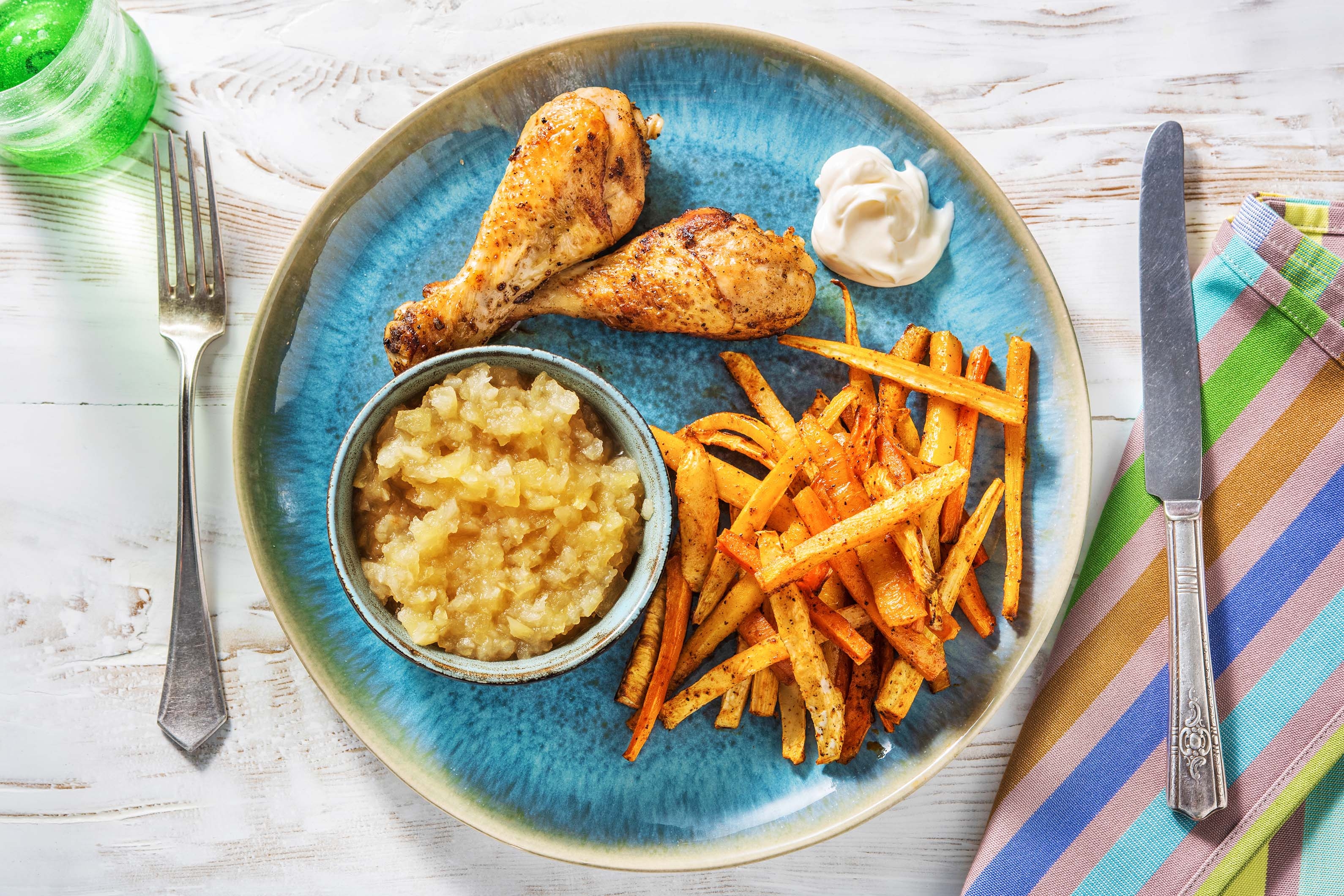 Kipdrumsticks met zelfgemaakte appel-perenmoes