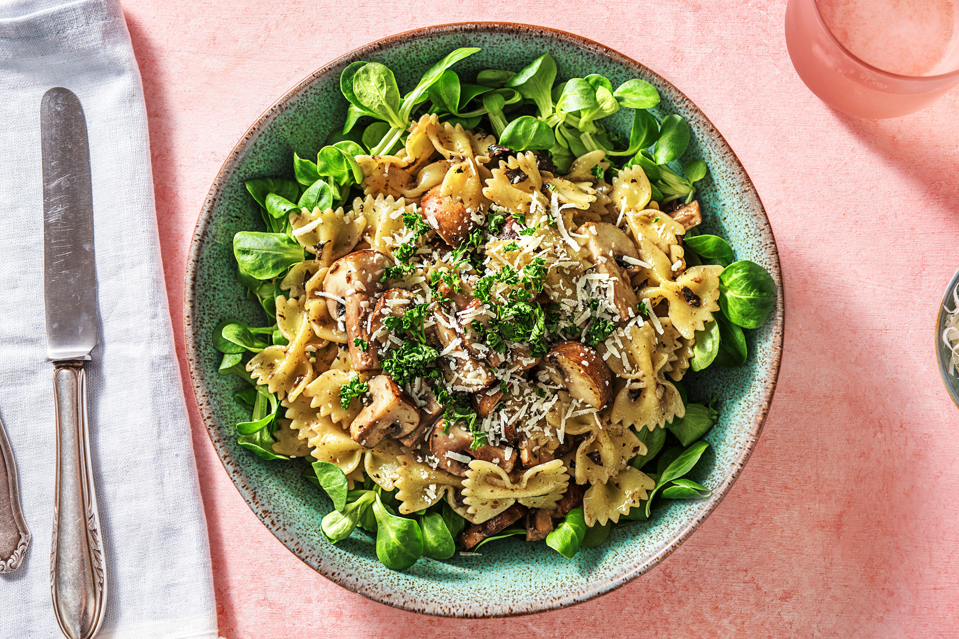 Farfalle et pesto aux champignons des bois