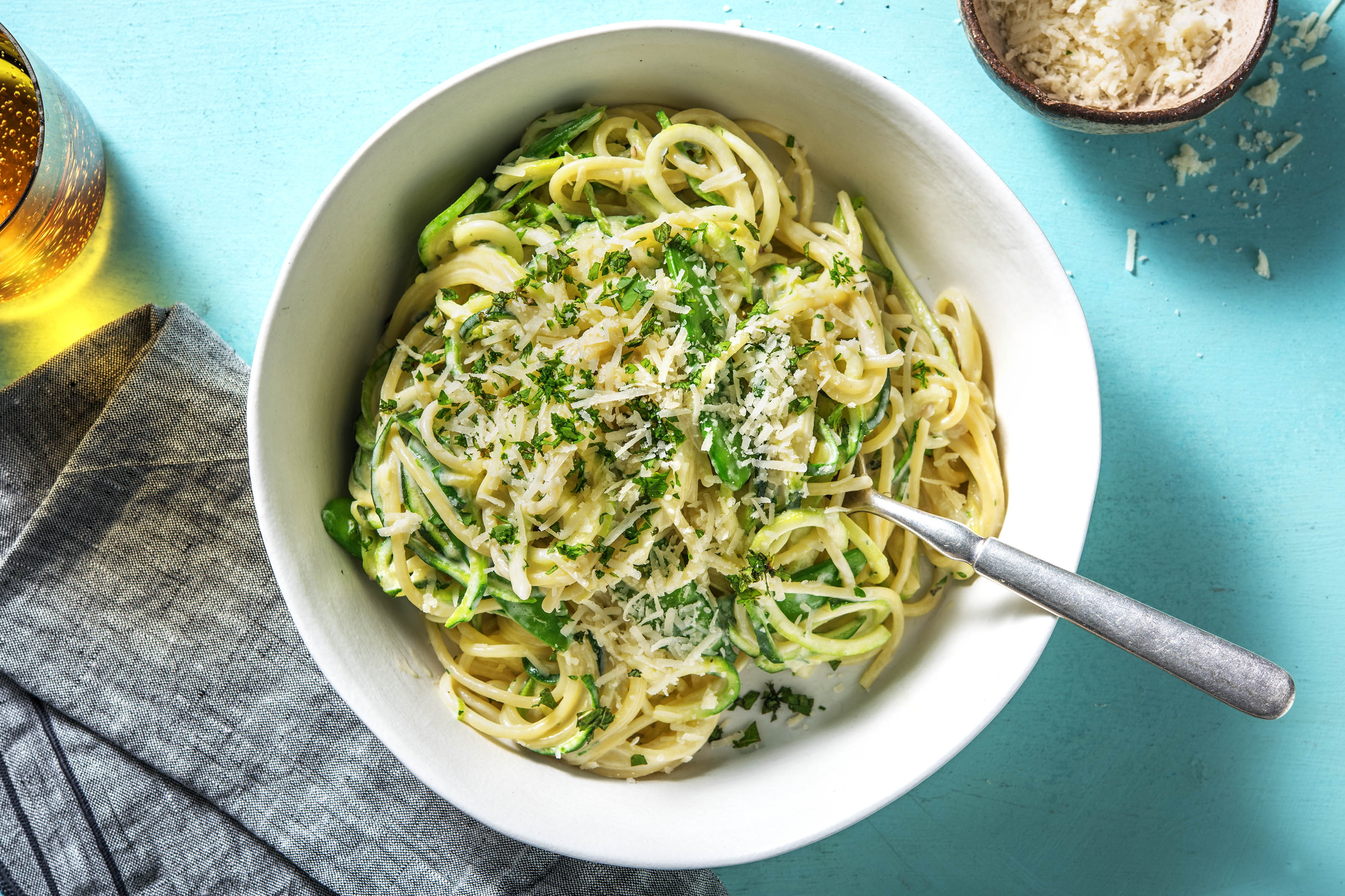 Spaghetti de courgette sauce à la crème aigre