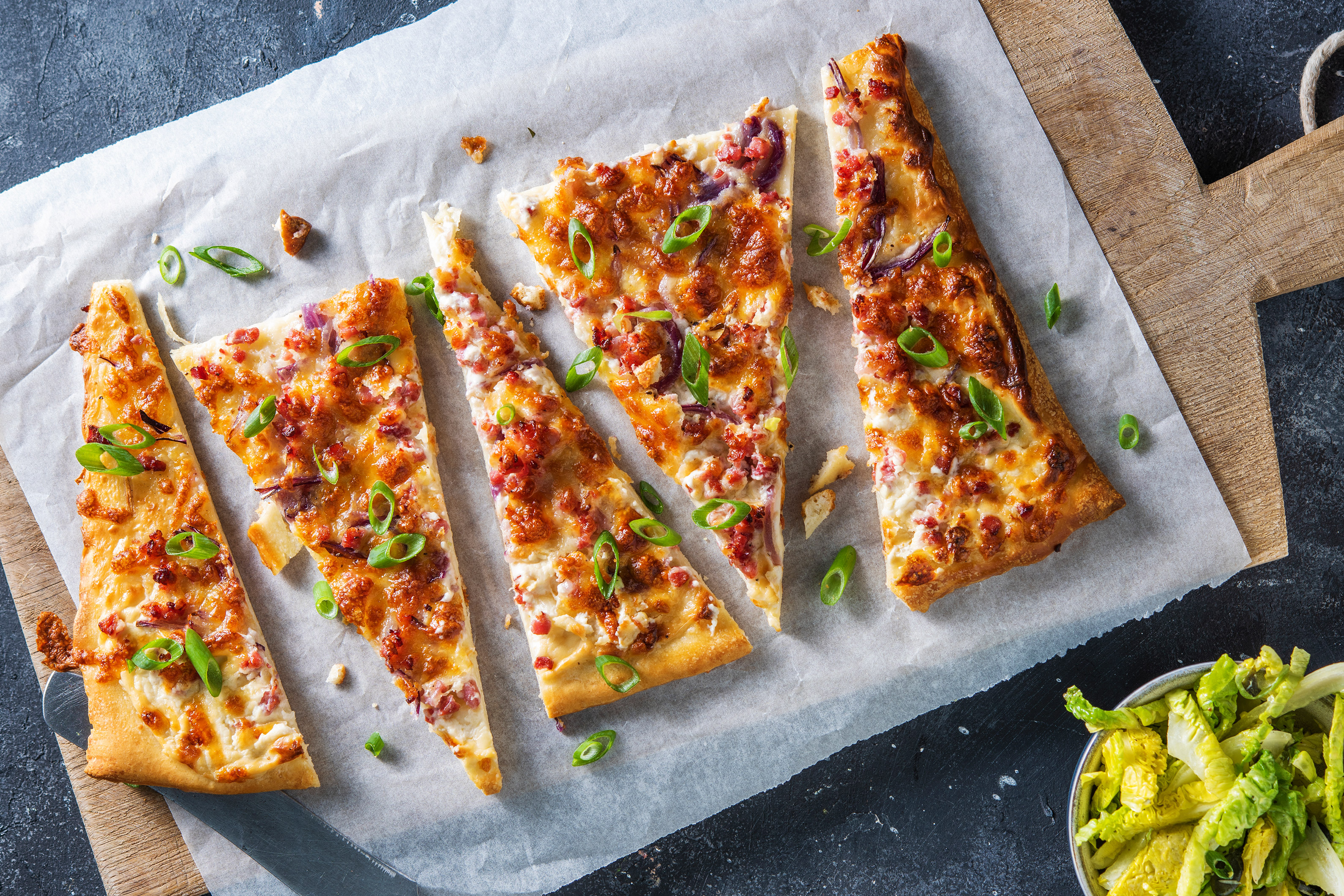 Flammkuchen mit Bacon und Honig,