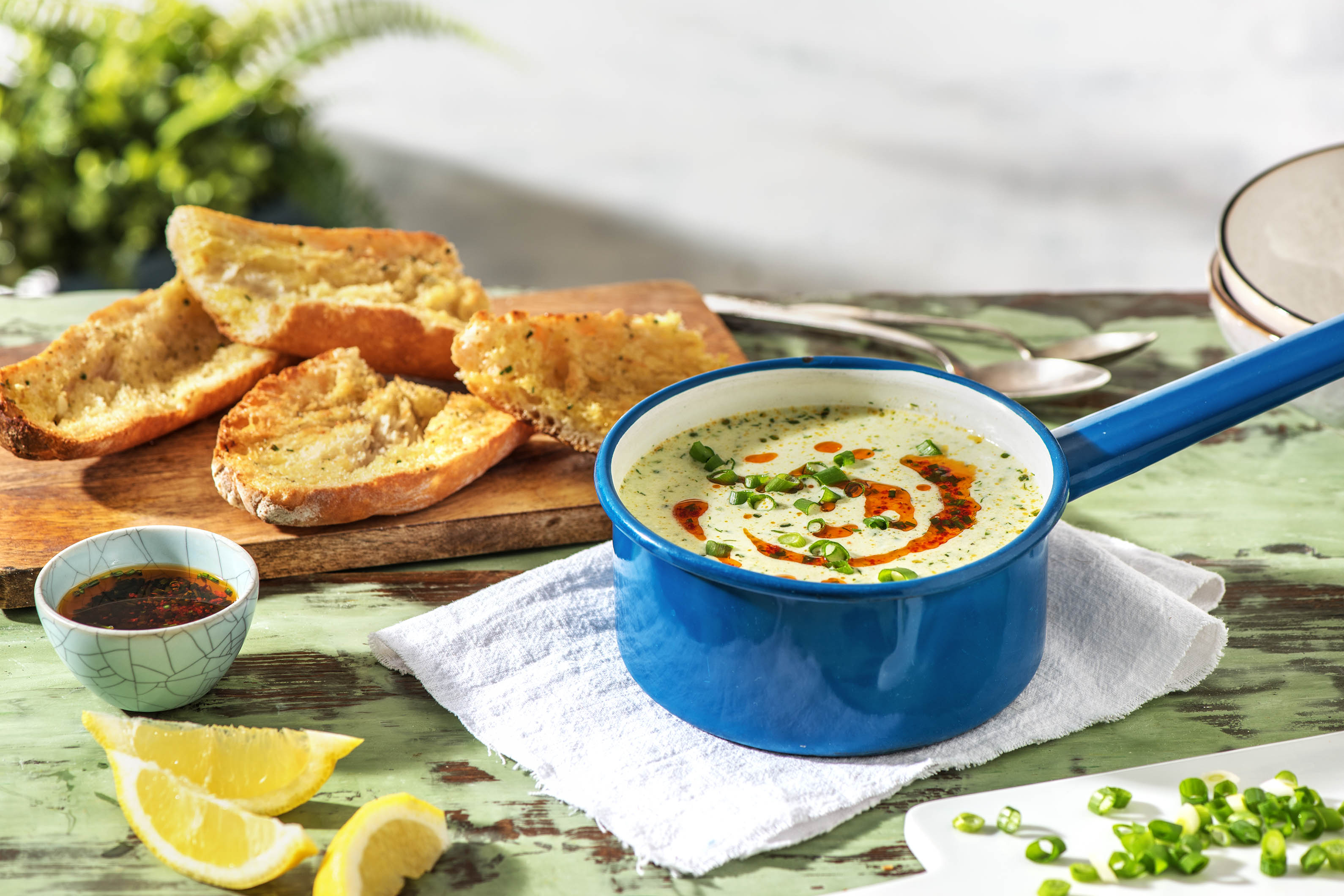 Erfrischend kalte Gurkensuppe