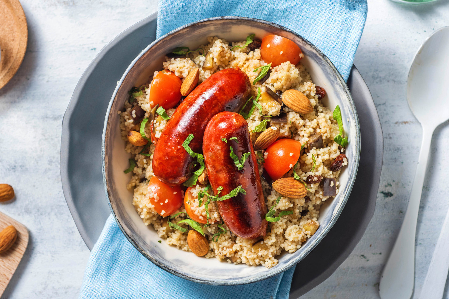 Couscous perlé aux saucisses de poulet et aux amandes