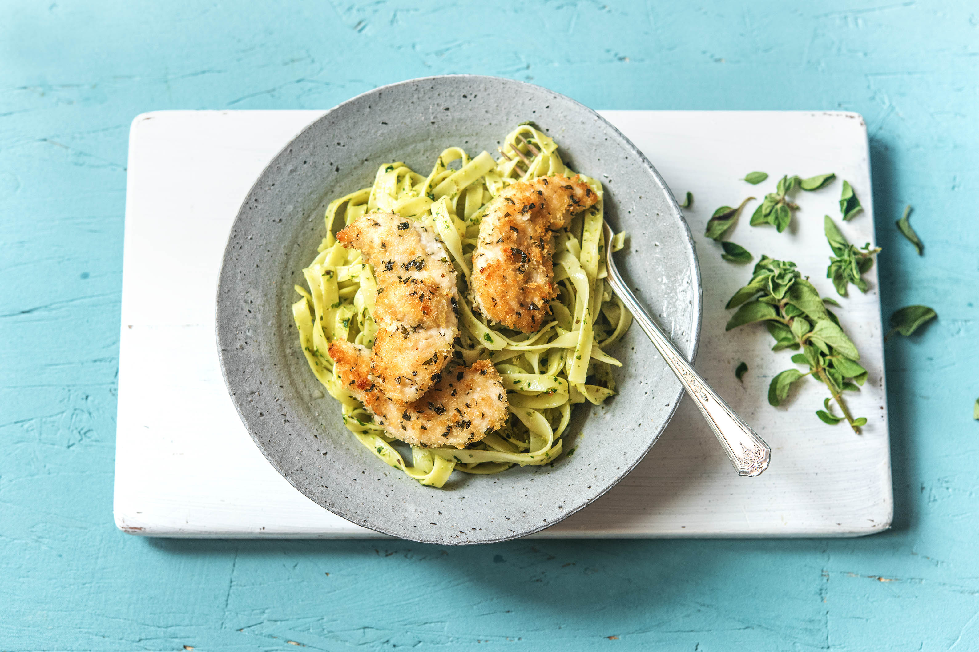 Pouletbrustfilets in knuspriger Kräuterpanade