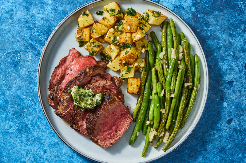 Steaks poêlés au beurre à l’ail et aux herbes