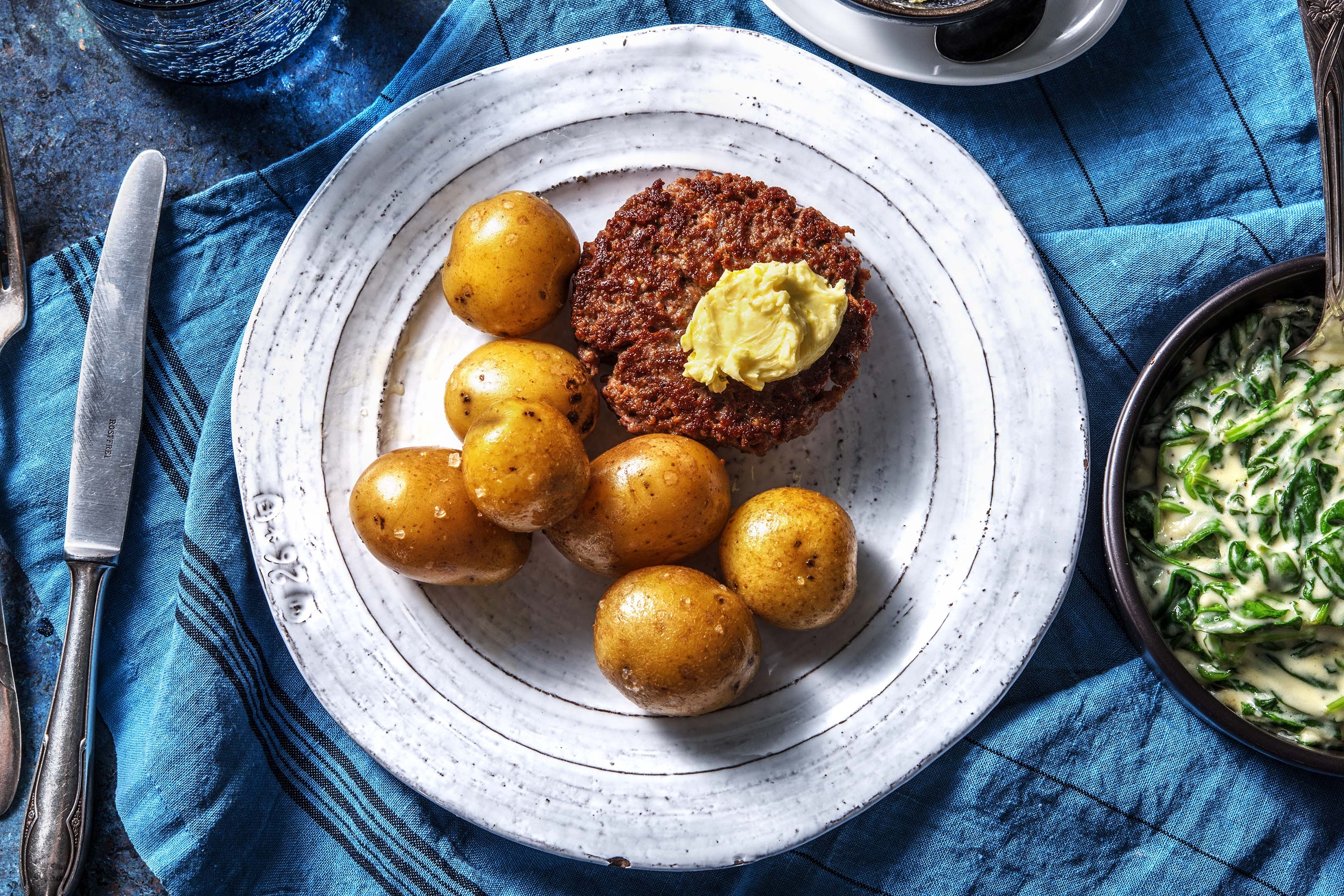Steak haché de bœuf et beurre au citron vert