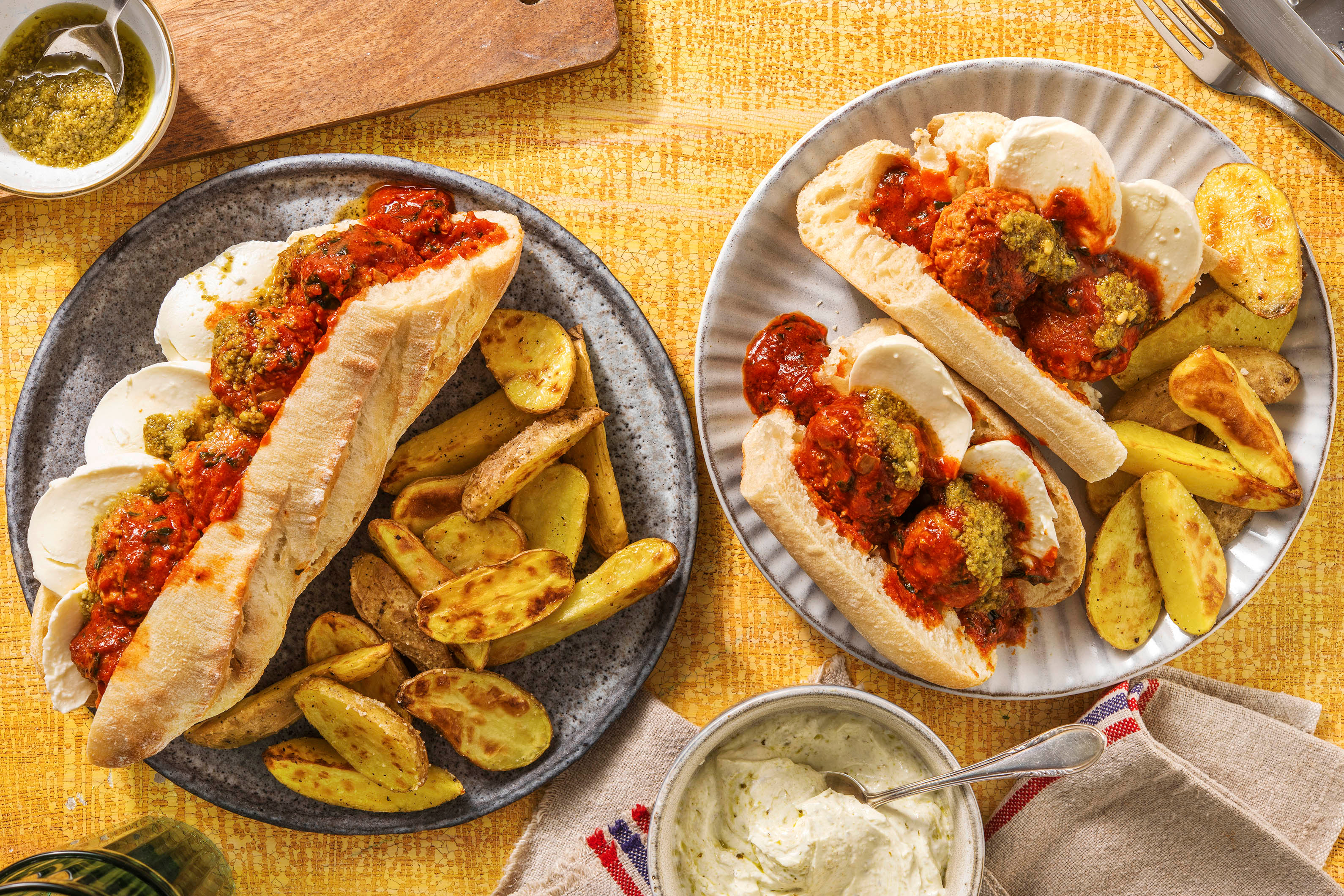 Baguette mit Hacktätschli & Mozzarella