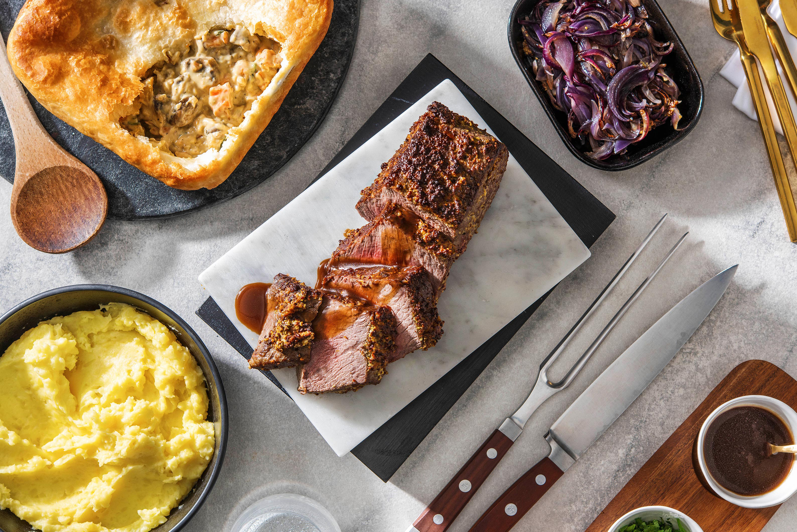 Leckerer Rinderbraten mit überbackenen Pilzen