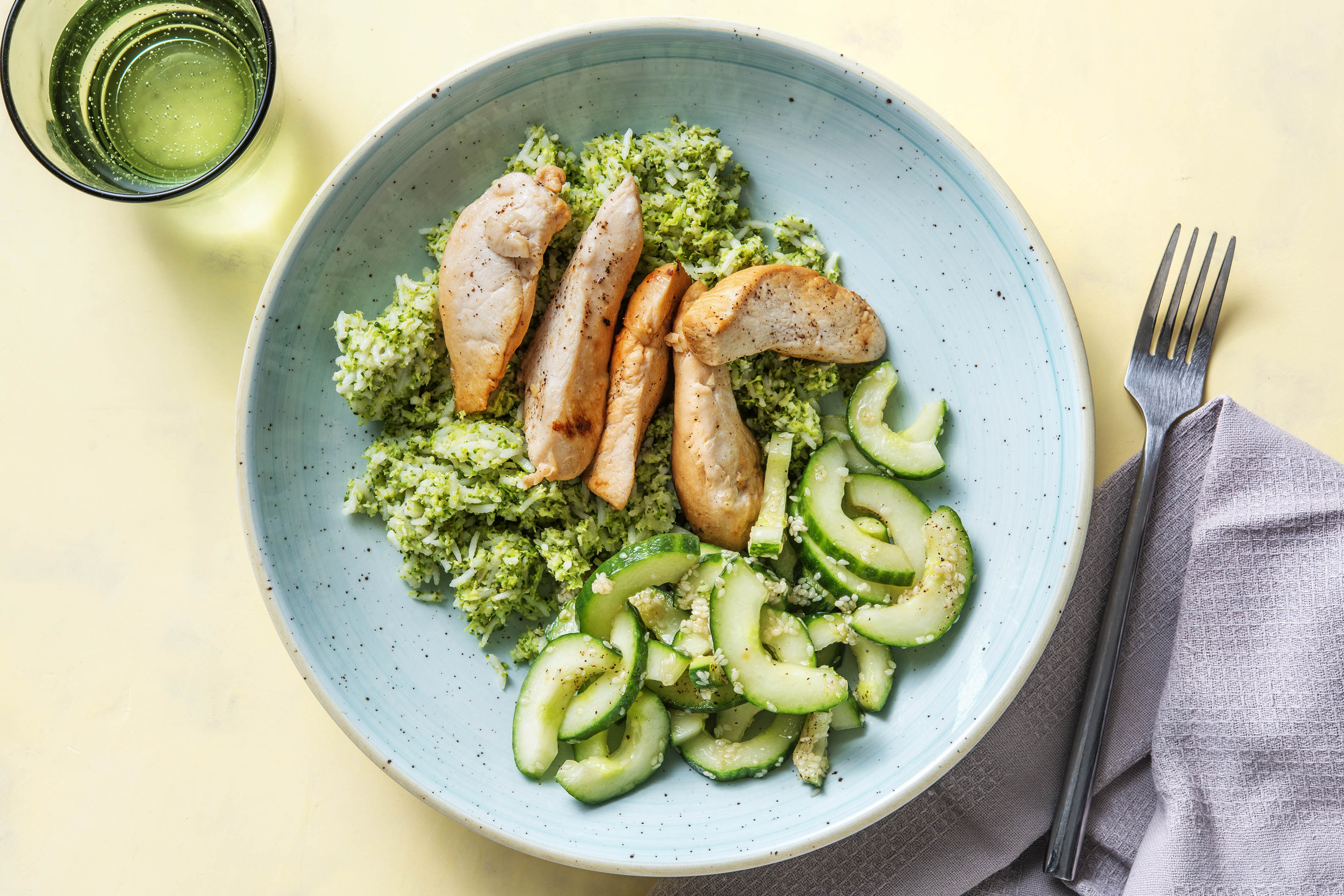 Riz de brocoli au lait de coco et filet de poulet
