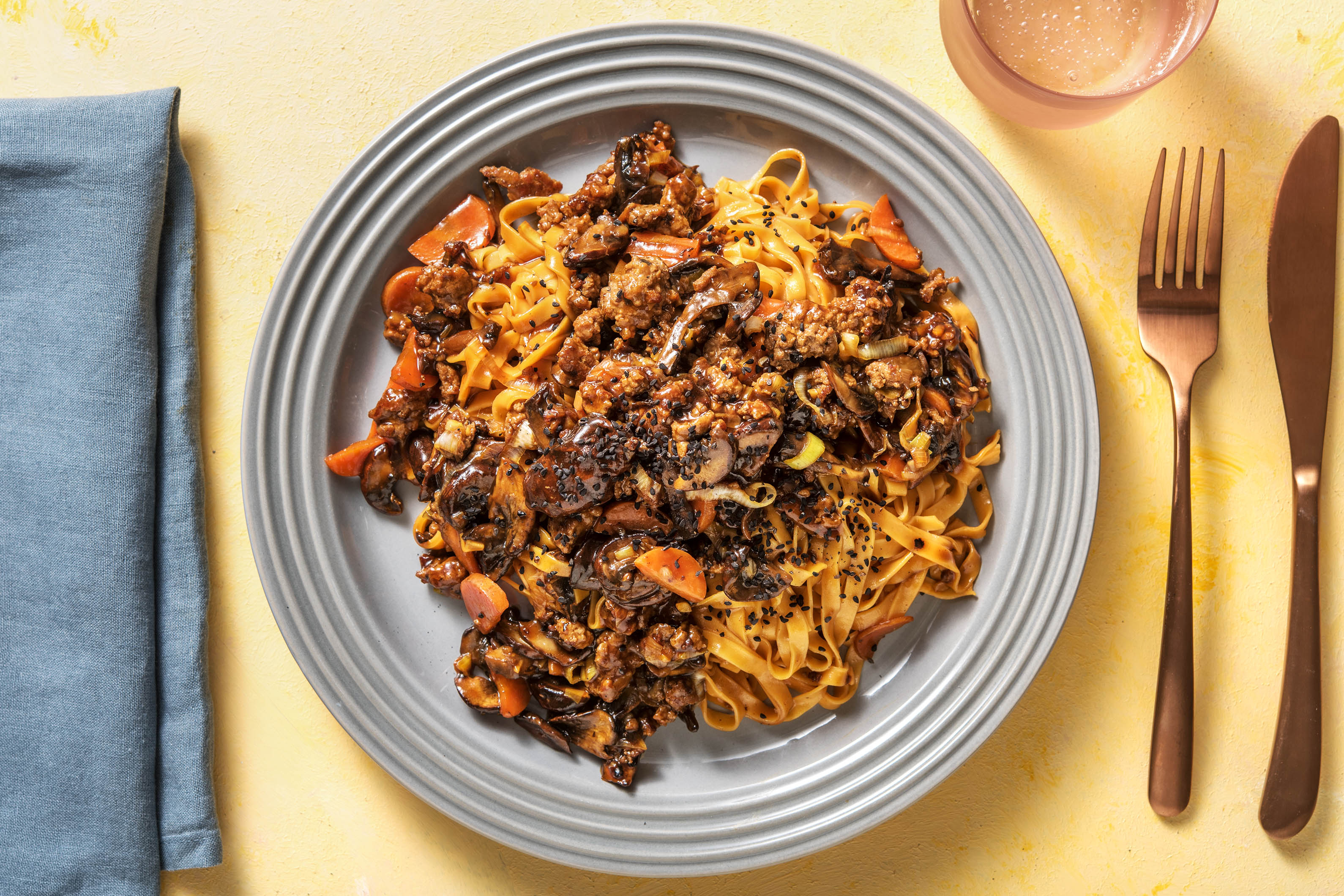 Chilinudeln mit Rinderhack und Hoisin